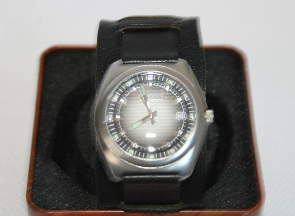 Vintage Y2K Fossil Black Leather/Silvertone Cuff Watch w/ Orig Tin, New Battery