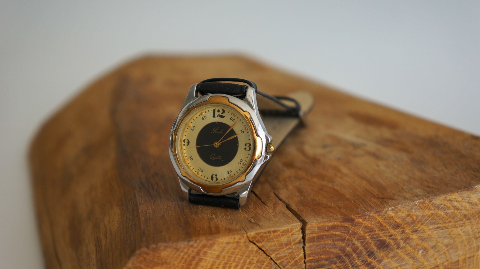 LUCH quartz wristwatch with two-tone metal case and pearl sheen dial