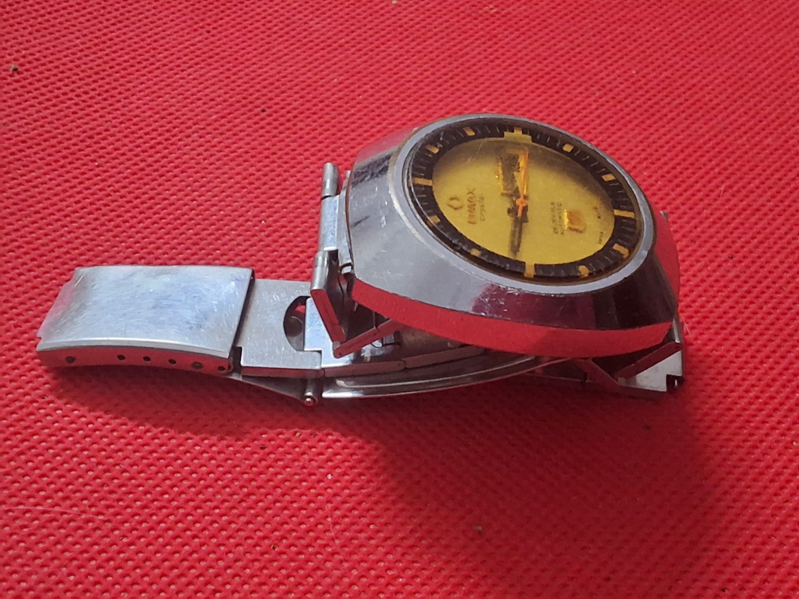 Vintage Omax Crystal 7 Automatic 25 Jewels Day/Date Wrist Watch Swiss made.