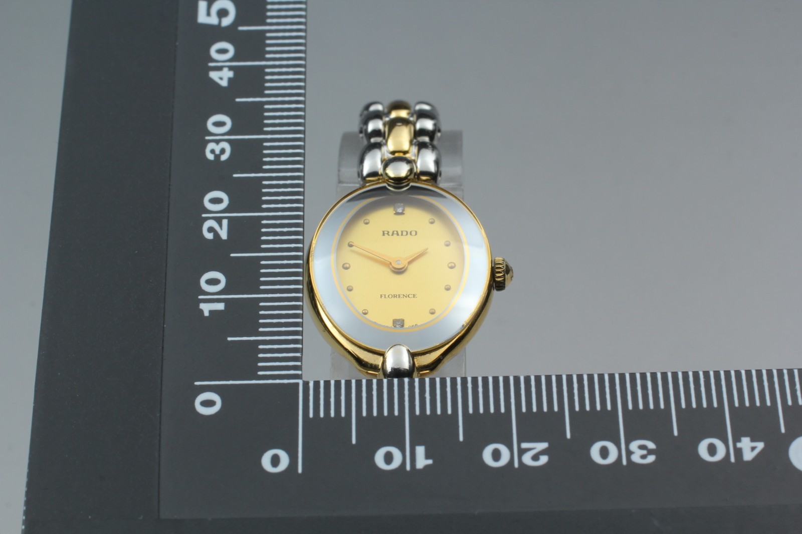 [ MINT ] Vintage RADO Florence 153.3650.2 Oval 2P Diamond QZ Watch From JAPAN
