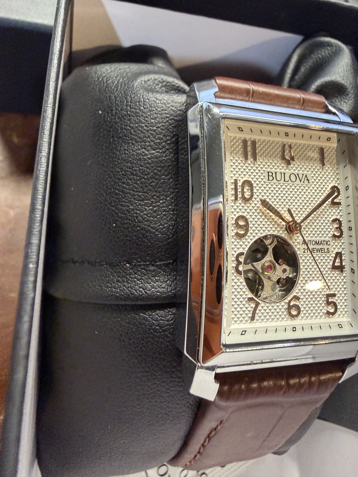 Bulova Sutton White Dial Leather Strap Automatic 21 Jewels 96A268 Mens Watch
