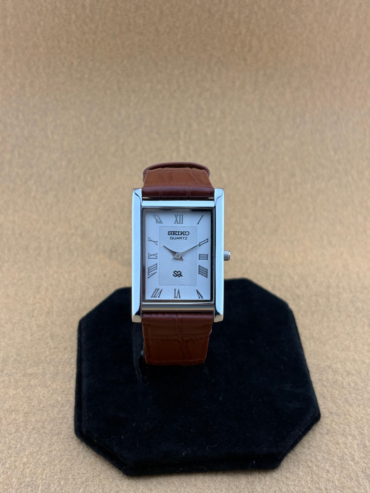 WHITE DIAL Vintage Seiko Slim Quartz men’s Wristwatch