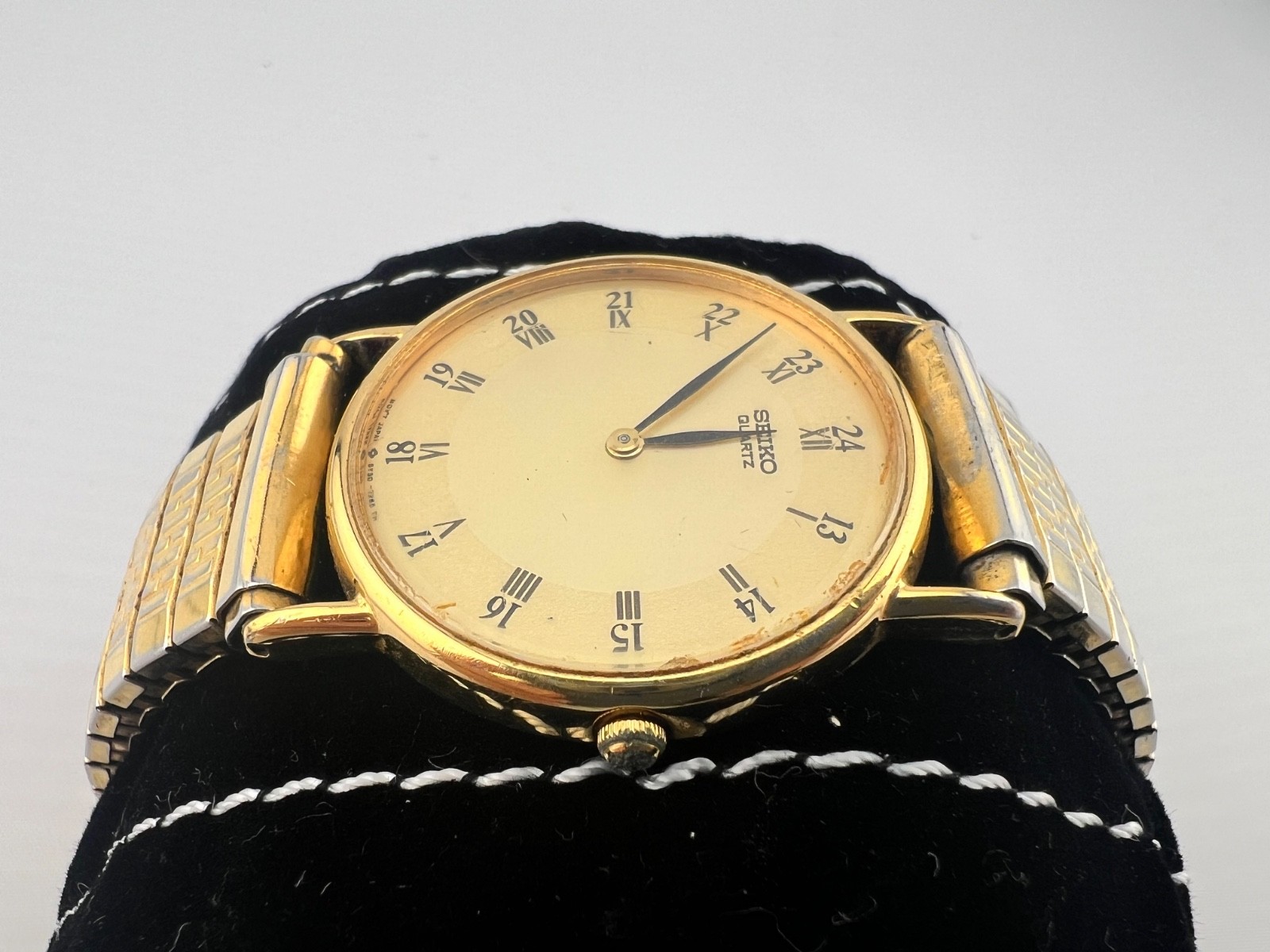 Vintage SEIKO Quartz 5Y30-7000, Roman and Arabic Numeral 24hr Dial-Runs Strong