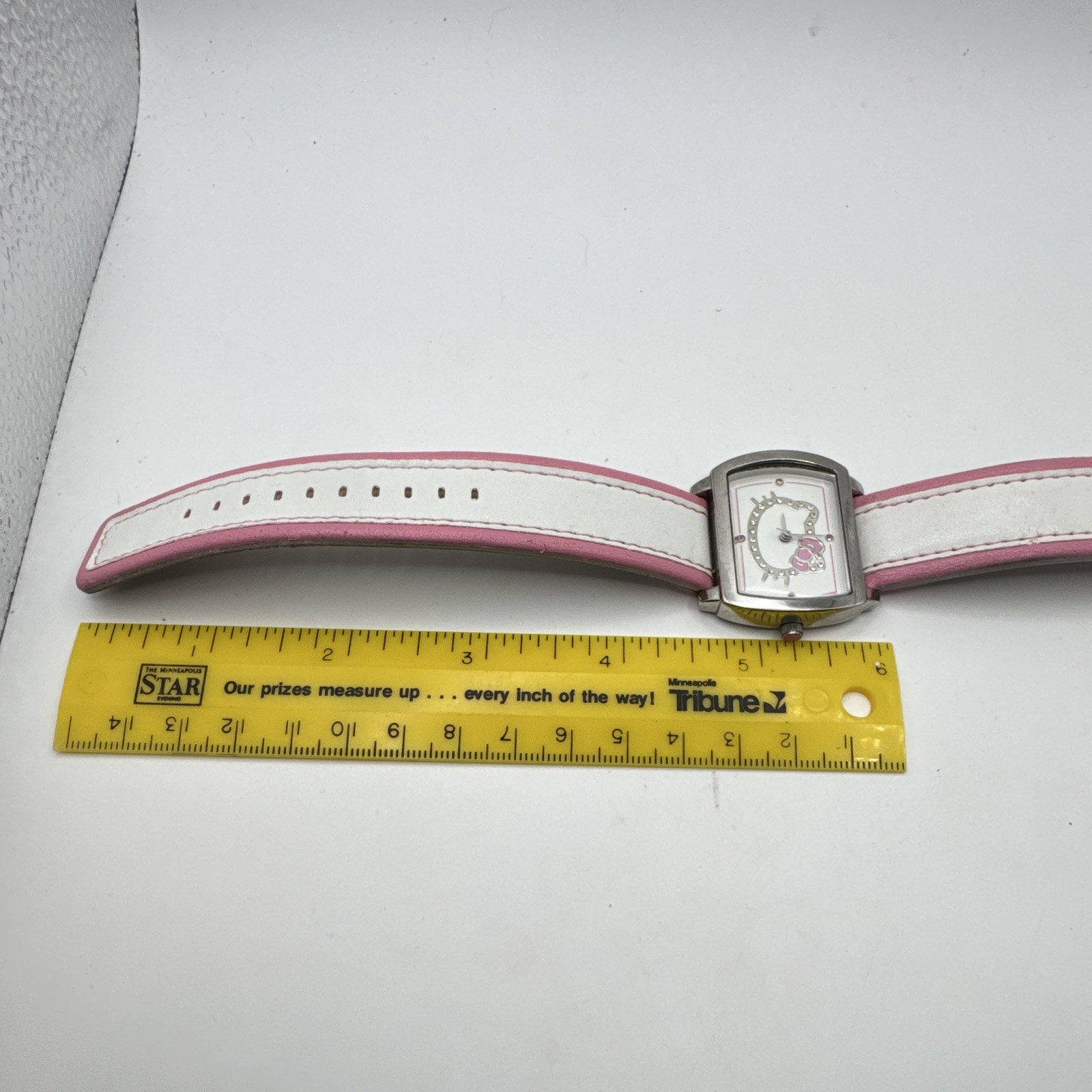 Sanrio Hello Kitty Girls Quartz Analog Watch 28-31.9mm -needs new battery