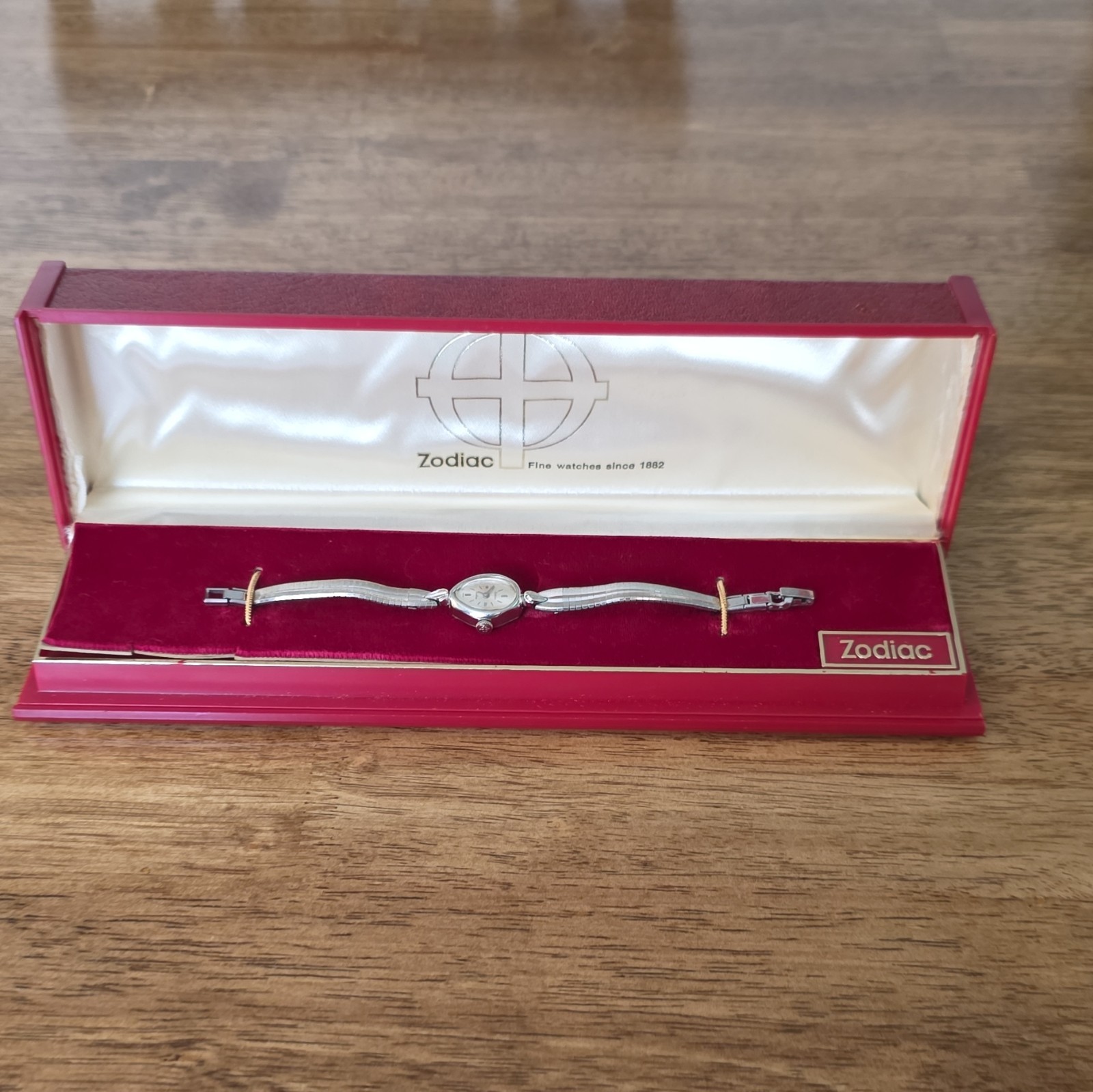 Zodiac Vintage 1950s Ladies Manual Wind Oval White Dial Silver Bracelet w/ Box