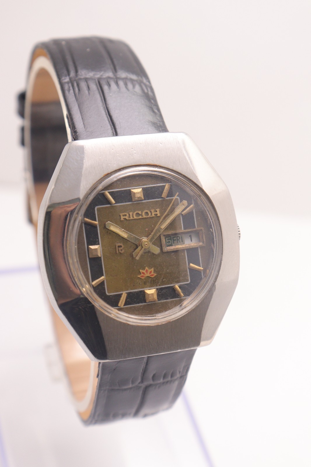 Vintage Ricoh automatic Day Date Movement R31 Japan made men’s watch.