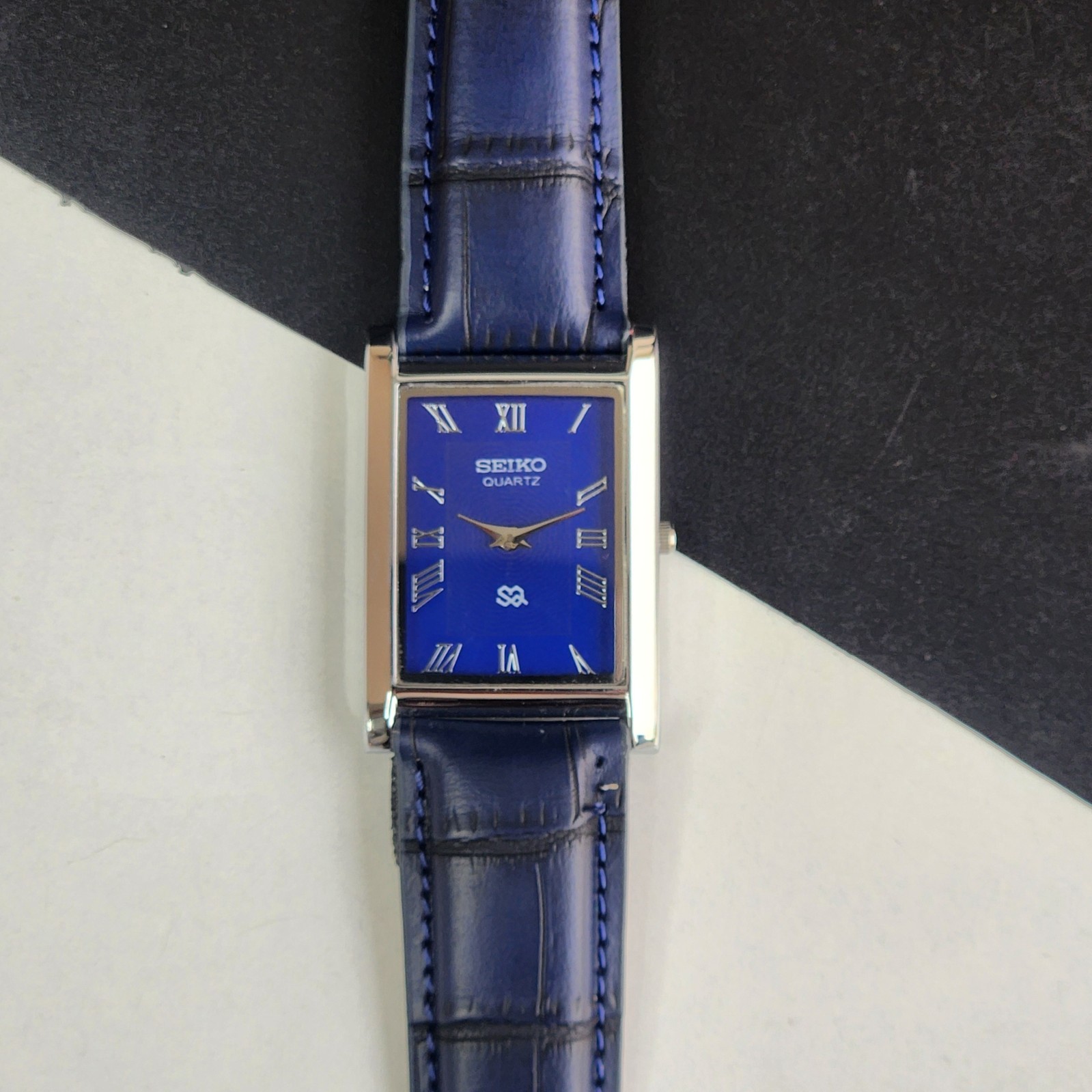 Vintage Seiko Slim Quartz Blue Face Rectangle Japanese 26MM Case Mens Watch S21