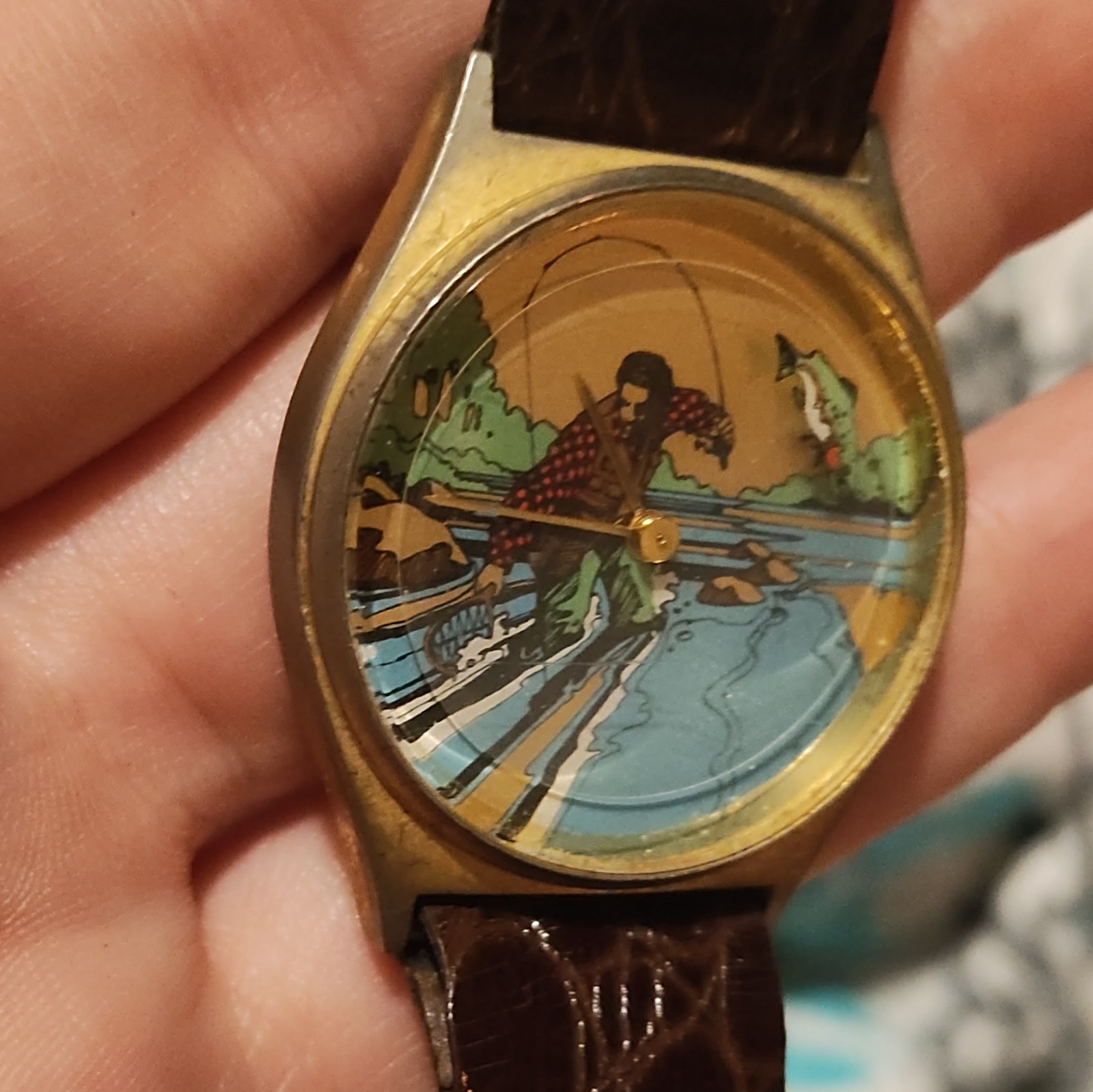 Analog Wristwatch Scenic Multicolor Dial Gold-Tone Case Brown Leather Strap