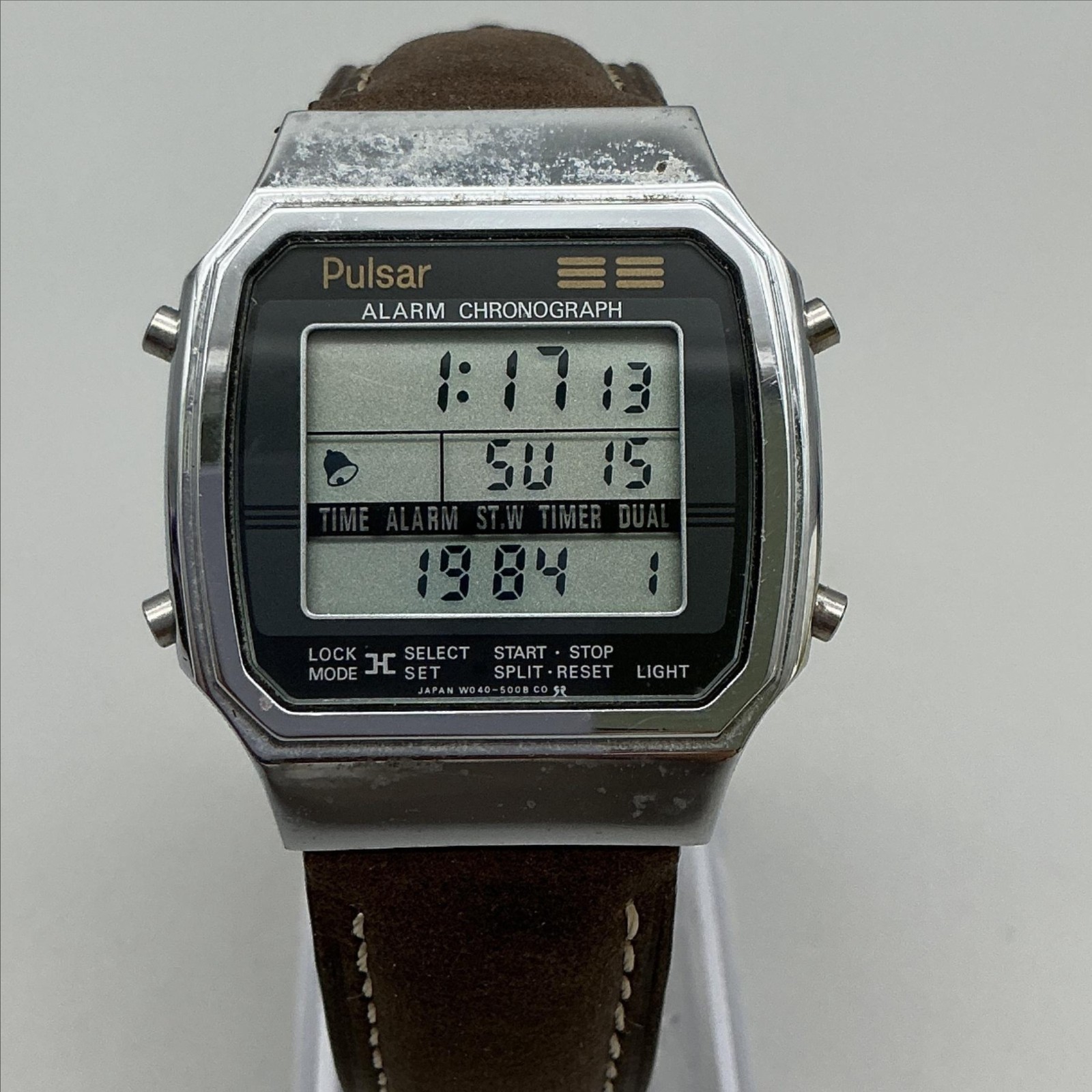 Vintage Pulsar Alarm Chronograph Mens Watch 34mm LCD W040-5000 New Battery