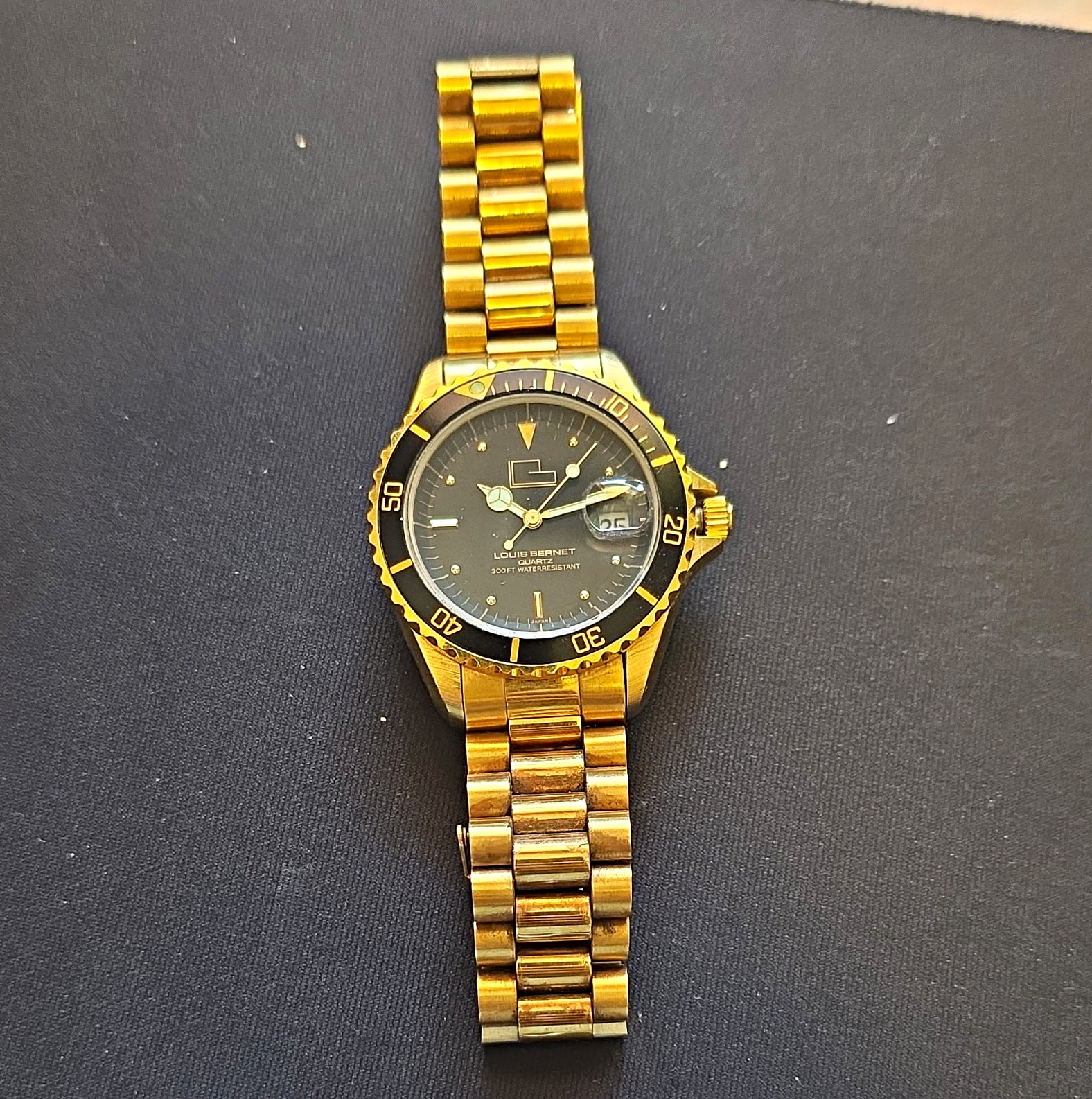 Louis Bernet Quartz Diver Watch 300ft Water Resistant Black Dial Date Gold