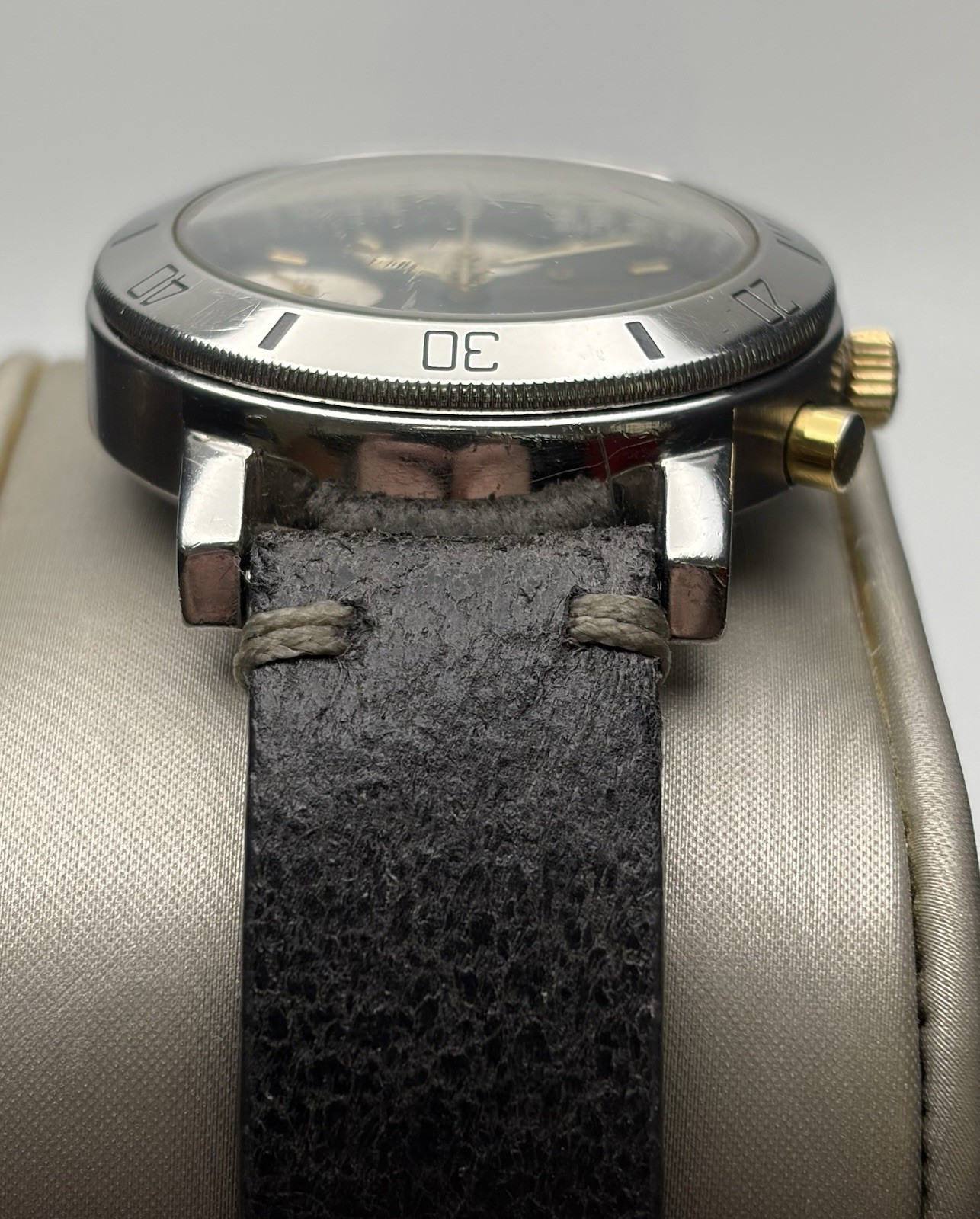 Universal Geneve Compax Chronograph 698.410 UG98 – Check It Out!