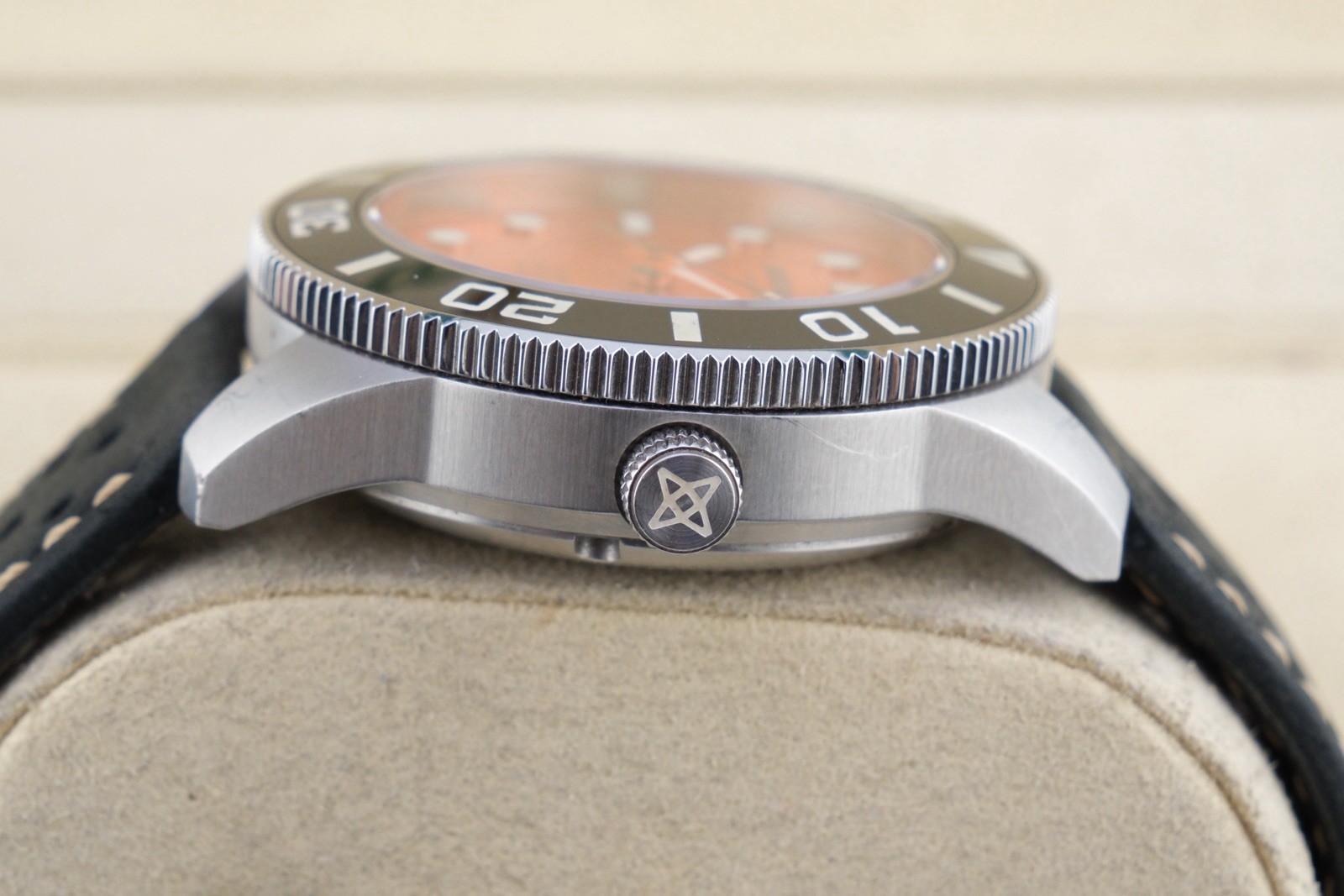 ARAGON Divemaster NH36 Day/Date with 24 jewels 42mm Orange Dial Clean!