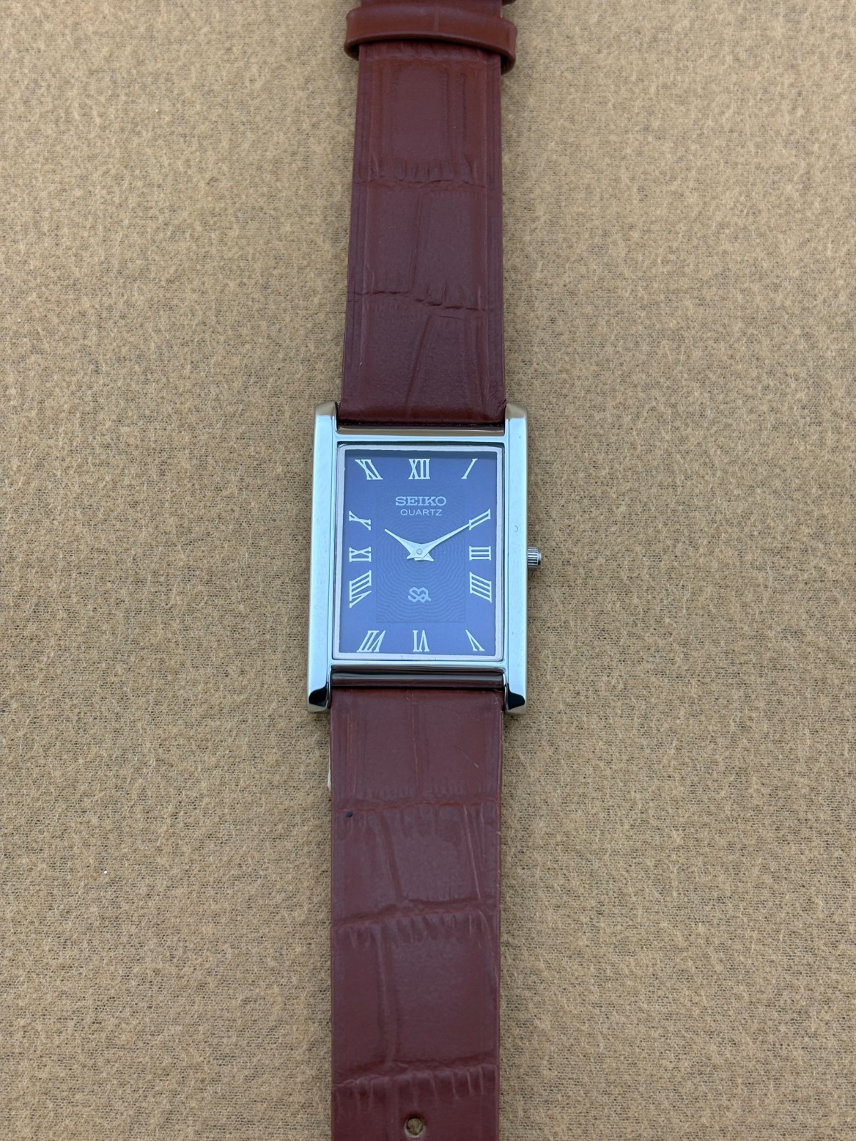 RARE BLUE SILVER Vintage Seiko Slim Quartz Men’s Wrist Watch