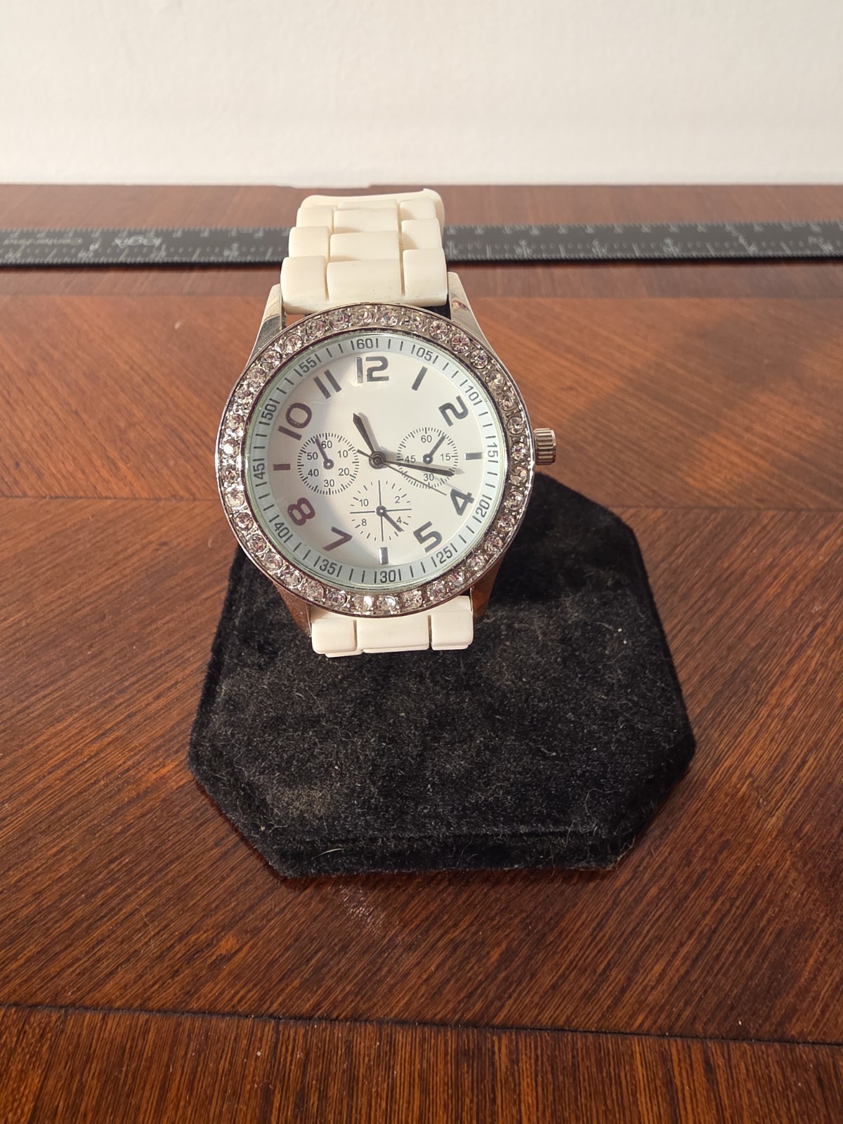 Darice Women’s Watch Silver Tone Cryal Bezel Silicone Band Quartz Wristwatch new