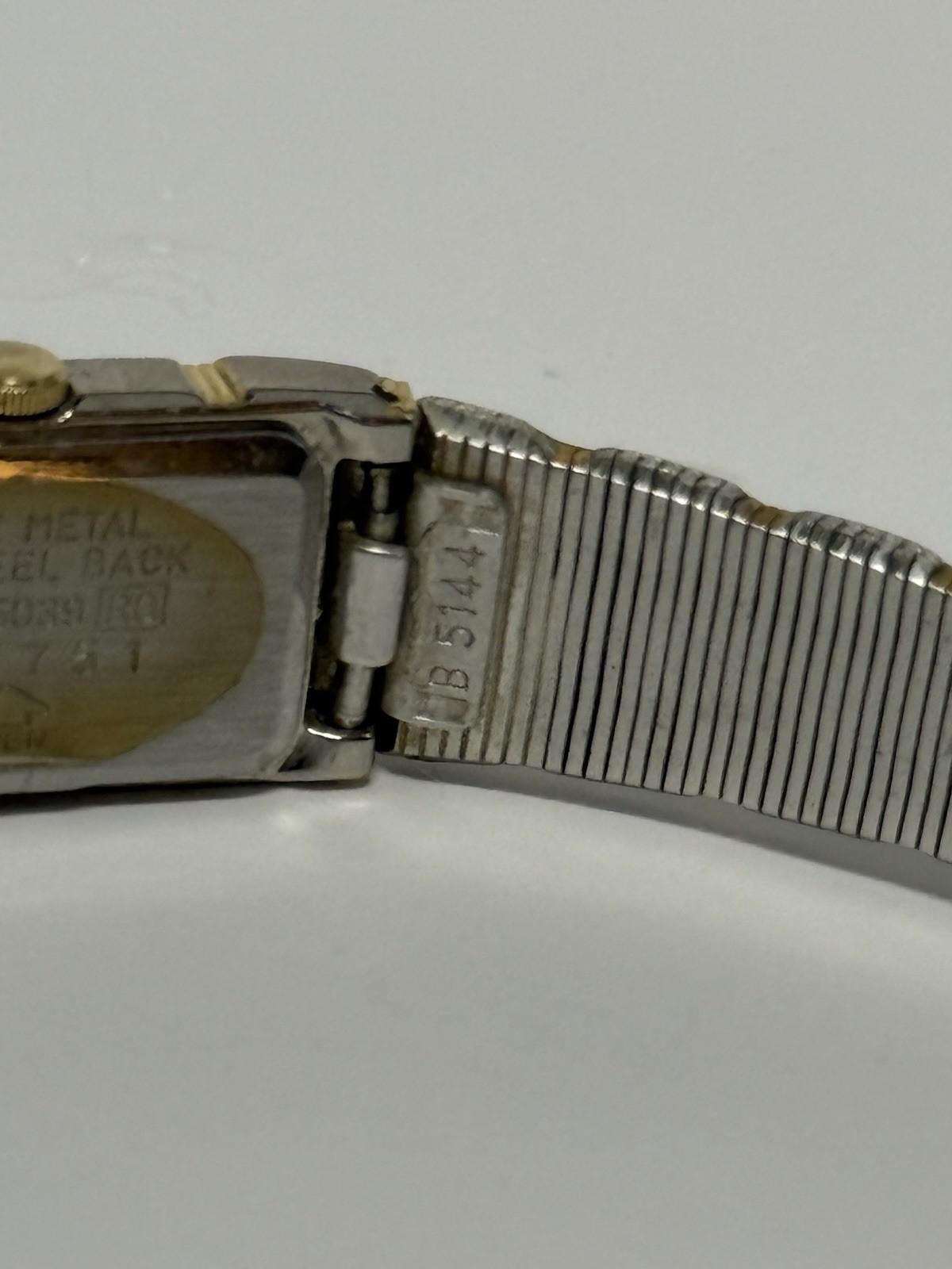 Vtg Seiko Quartz Two Toned Women Watch 2E20-5039 13mm Japan Silver Not Tested