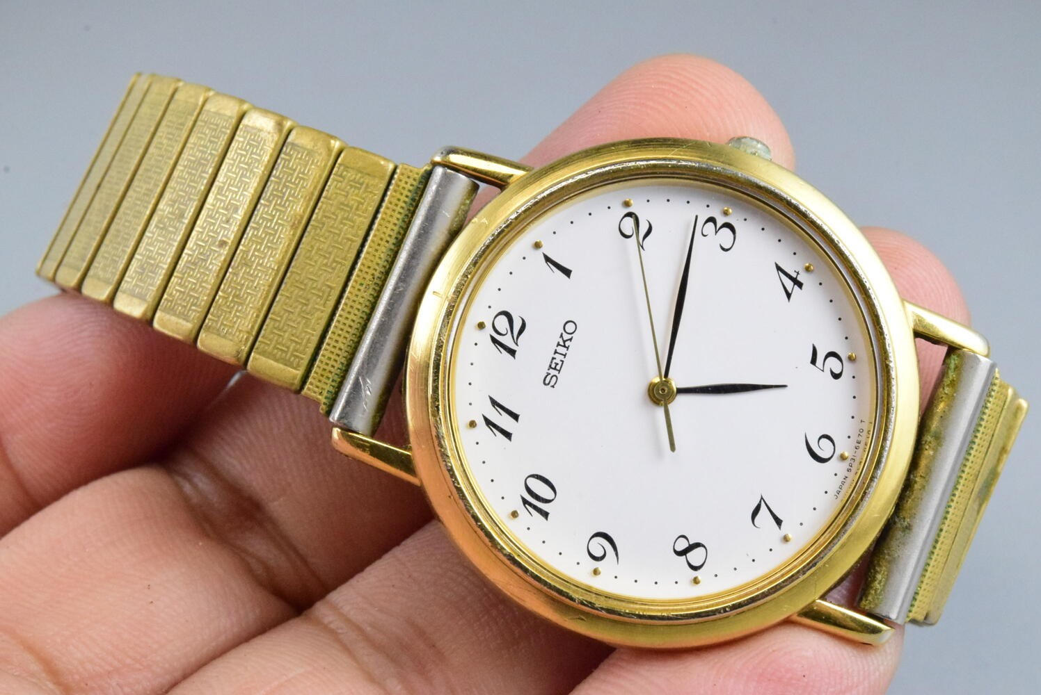 Vintage watch Seiko 5P31-6C90 White Minimal Men Quartz Round 35mm