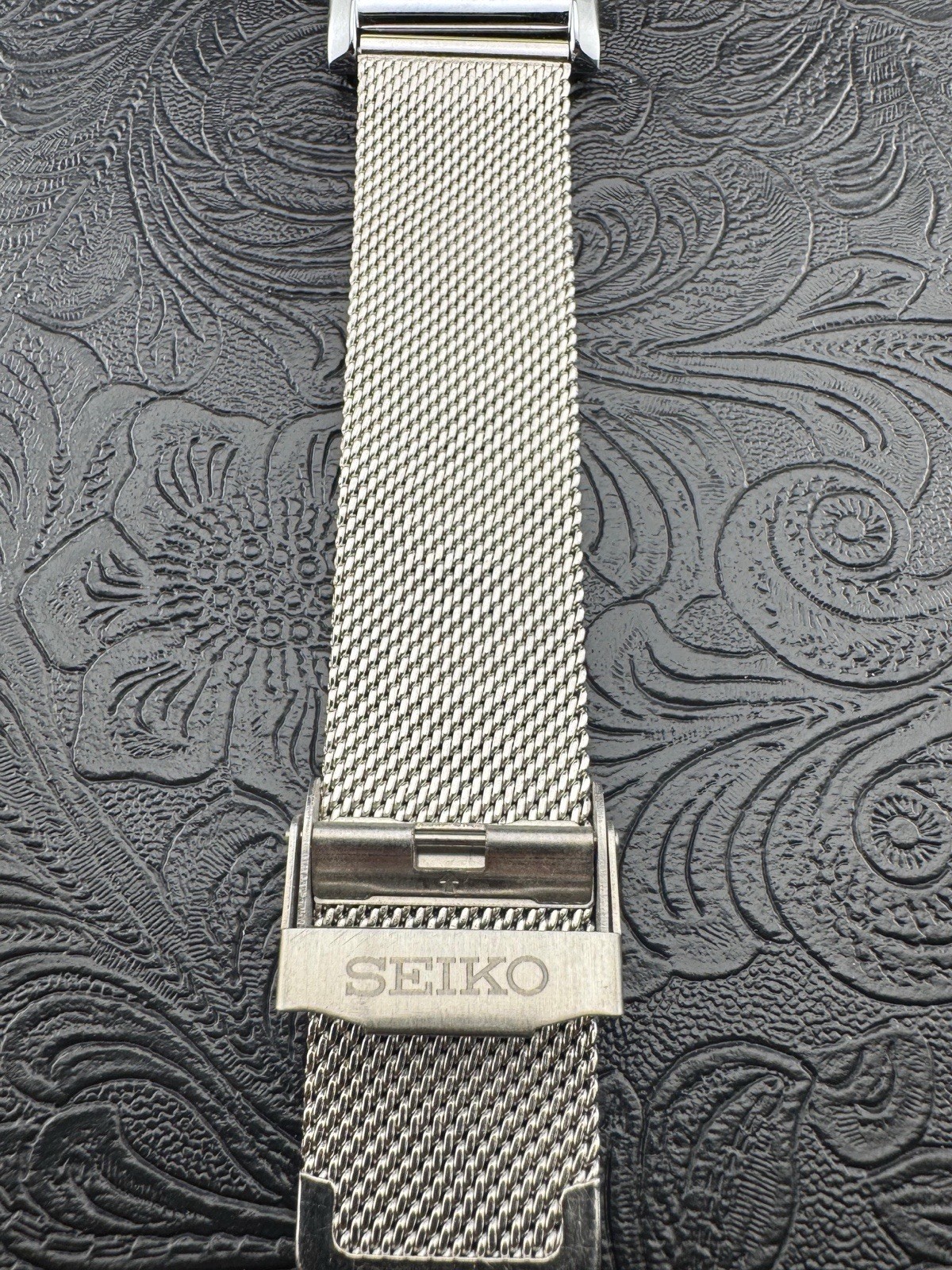 BLACK DIAL Vintage Seiko Slim Quartz Men’s Wrist Watch