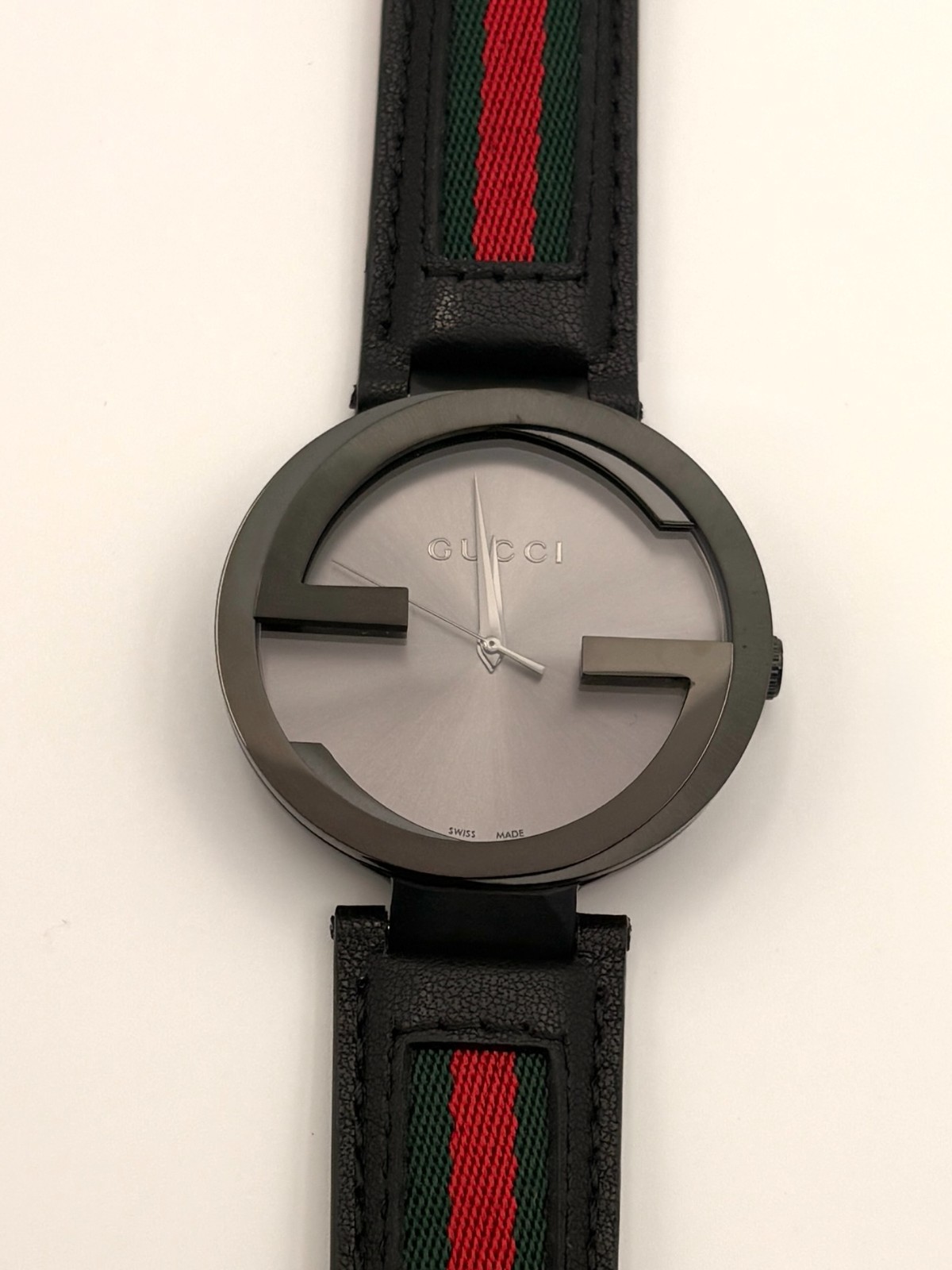Gucci YA133206 Men’s Interlocking Black Leather Strap with Red and Green 42mm
