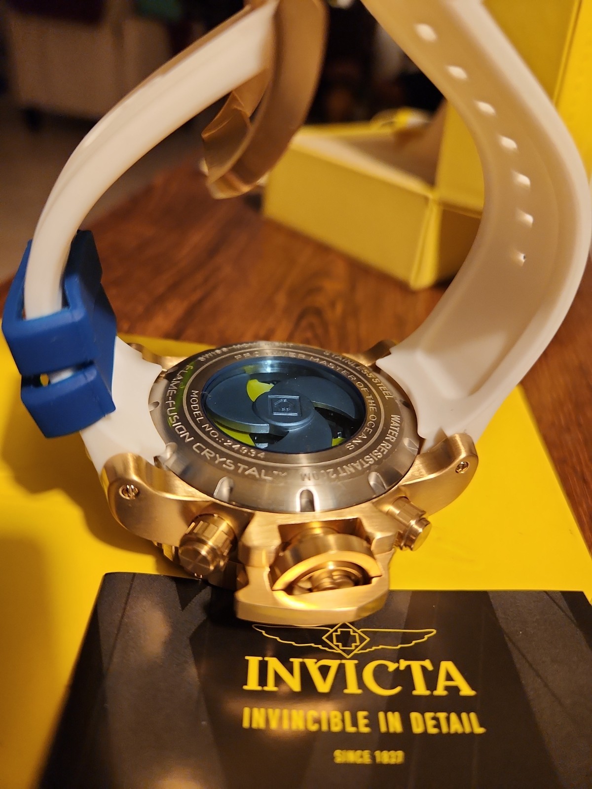 Invicta 24934 Sea Hunter 70m Men’s Watch Golden Bezel Yacht Blue White Exclusive