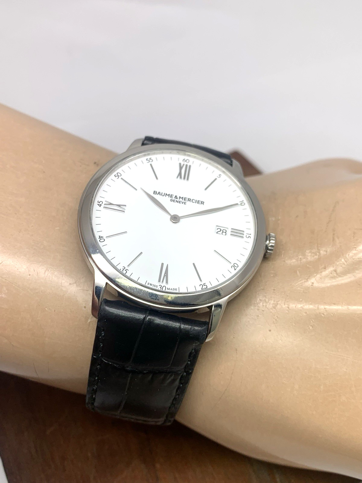 Baume & Mercier Men’s Watch 10323 Classima Swiss Quartz White Dial Leather 40mm
