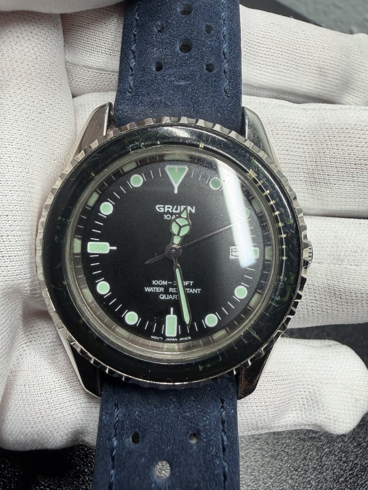 Gruen 10ATM Diver Quartz 100m 39mm Black Dial Stainless Steel Blue Leather