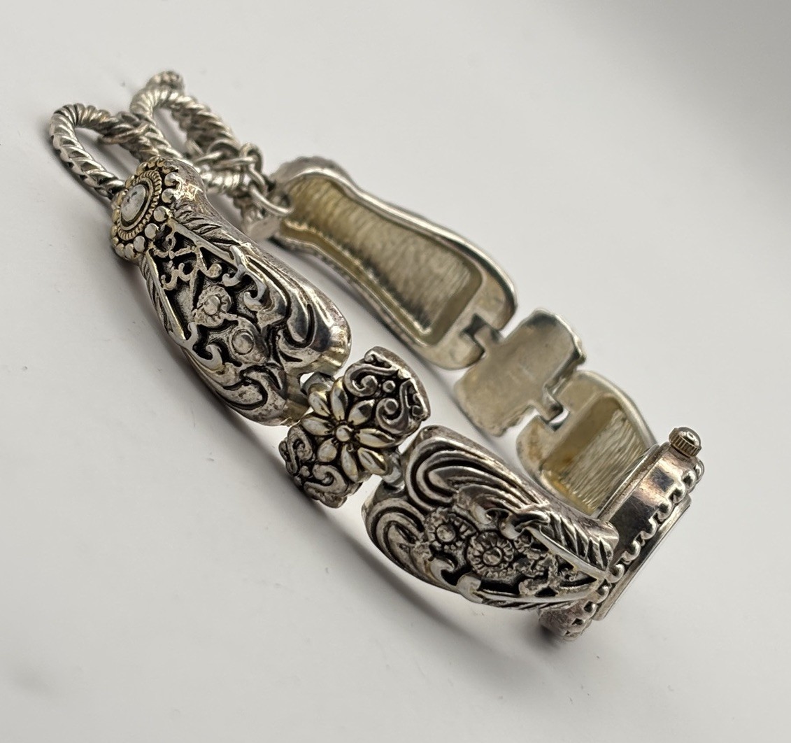 Vtg Women’s Geneva Analog Watch Victorian Silver Tone Working D8908 #8.1