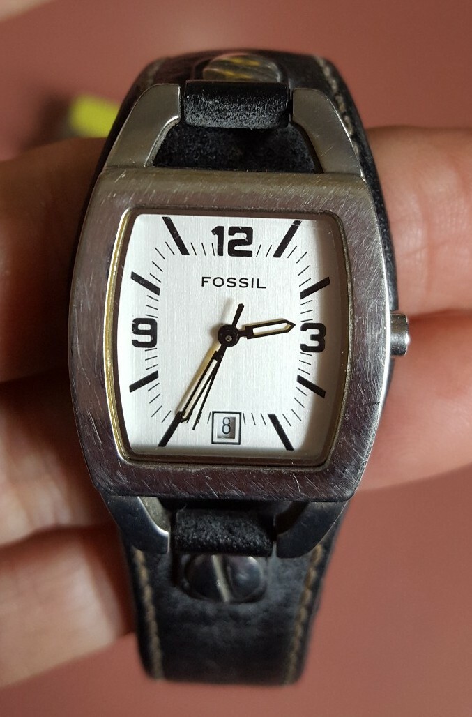 Fossil Wristwatch Date With One Piece Black Leather Vtg Strap Band Size 4-7