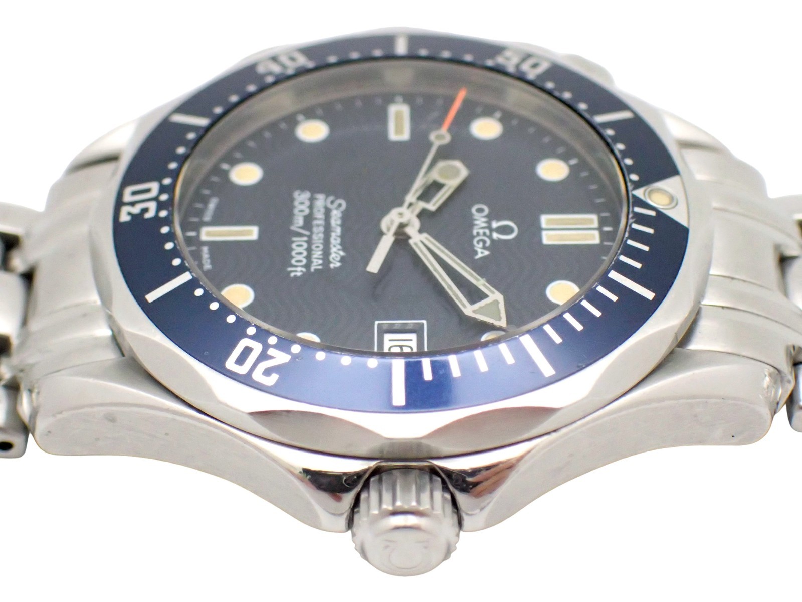 OMEGA Seamaster Professional 300m Mid Size 36mm Quartz Date Watch 2561.80 w/Box