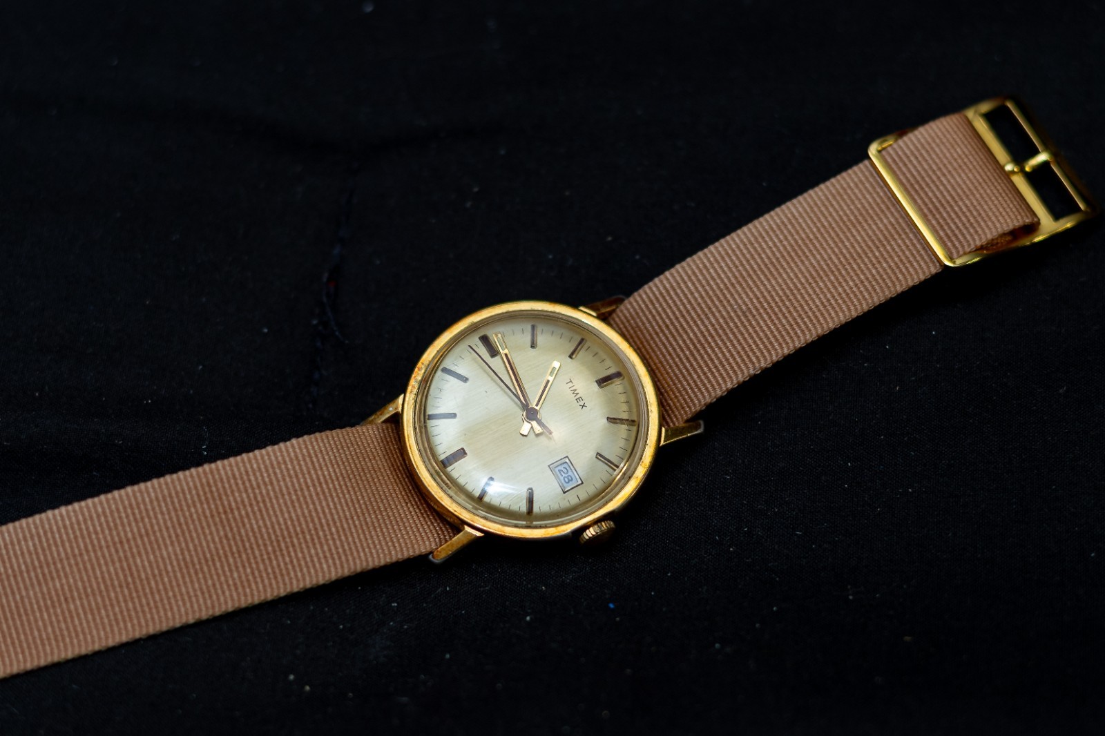 Vintage Timex Gold Tone Manual Wind Date Watch – Runs – Tan NATO Strap 34mm