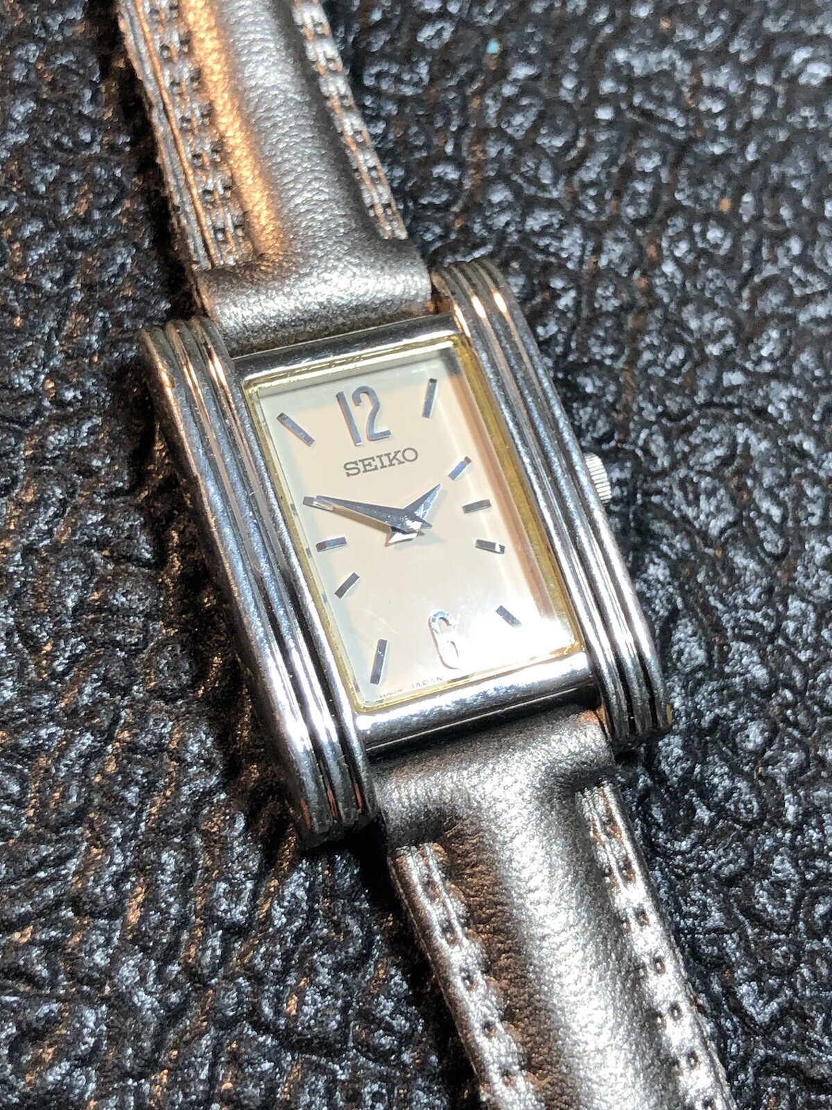 Vintage Seiko Women’s Rectangle Tank Silver Tone V400 Watch New Band/Battery