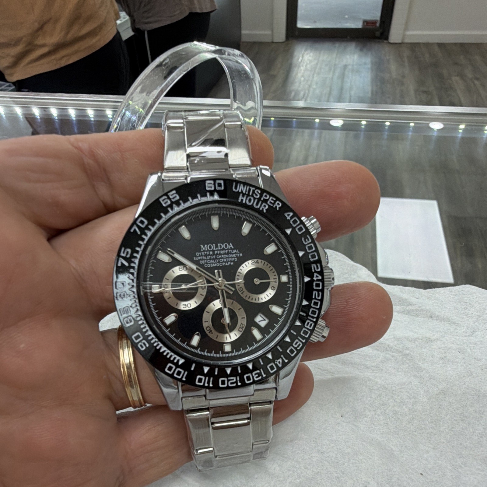 Moldoa Cosmograph Men’s Quartz Chronograph Date 12-Hour Black Dial SS Bracelet