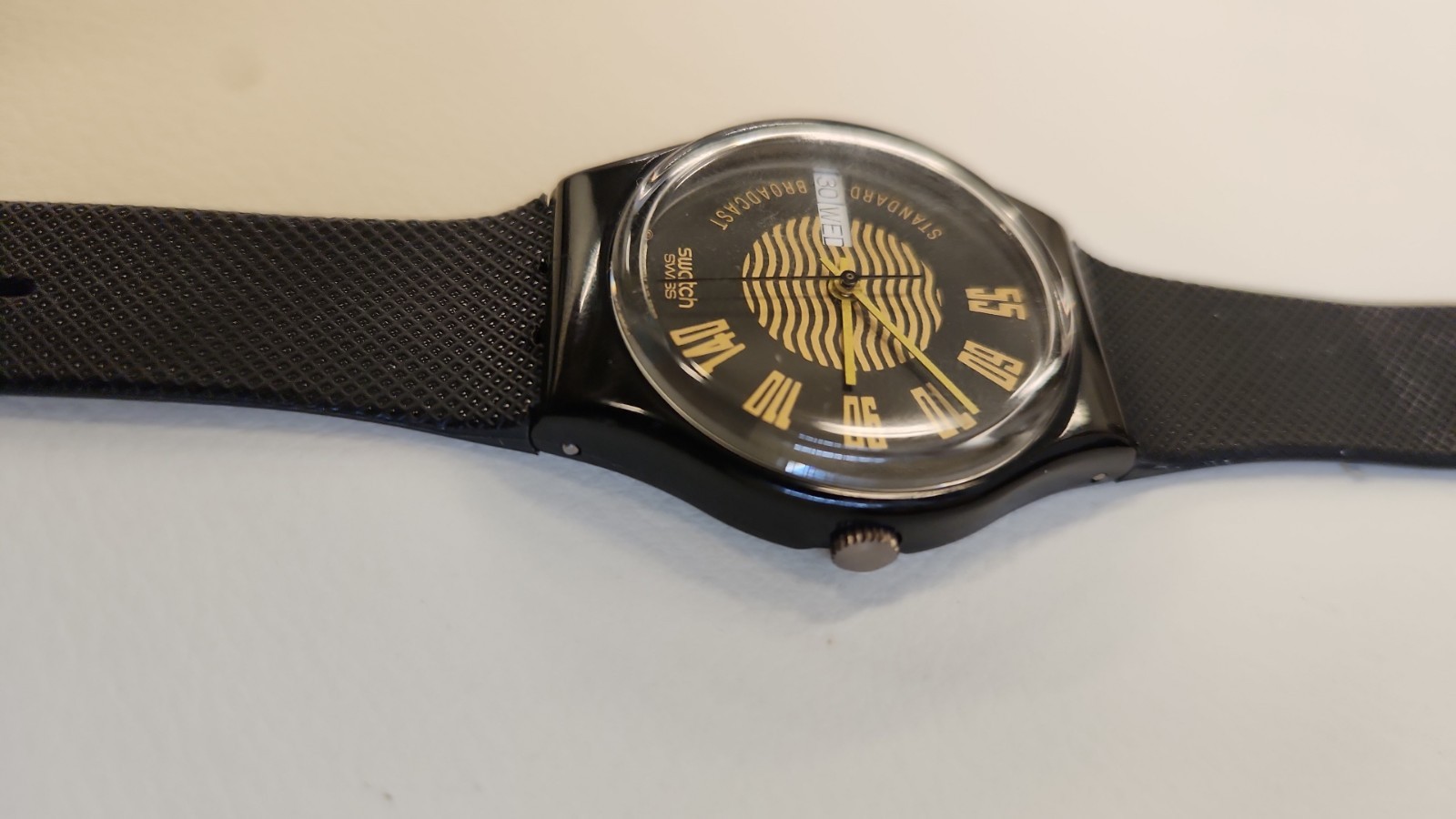 Swatch Watch BROADCAST GB720 1990 Standard Gents NON WORKING COLLECTORS DISPLAY