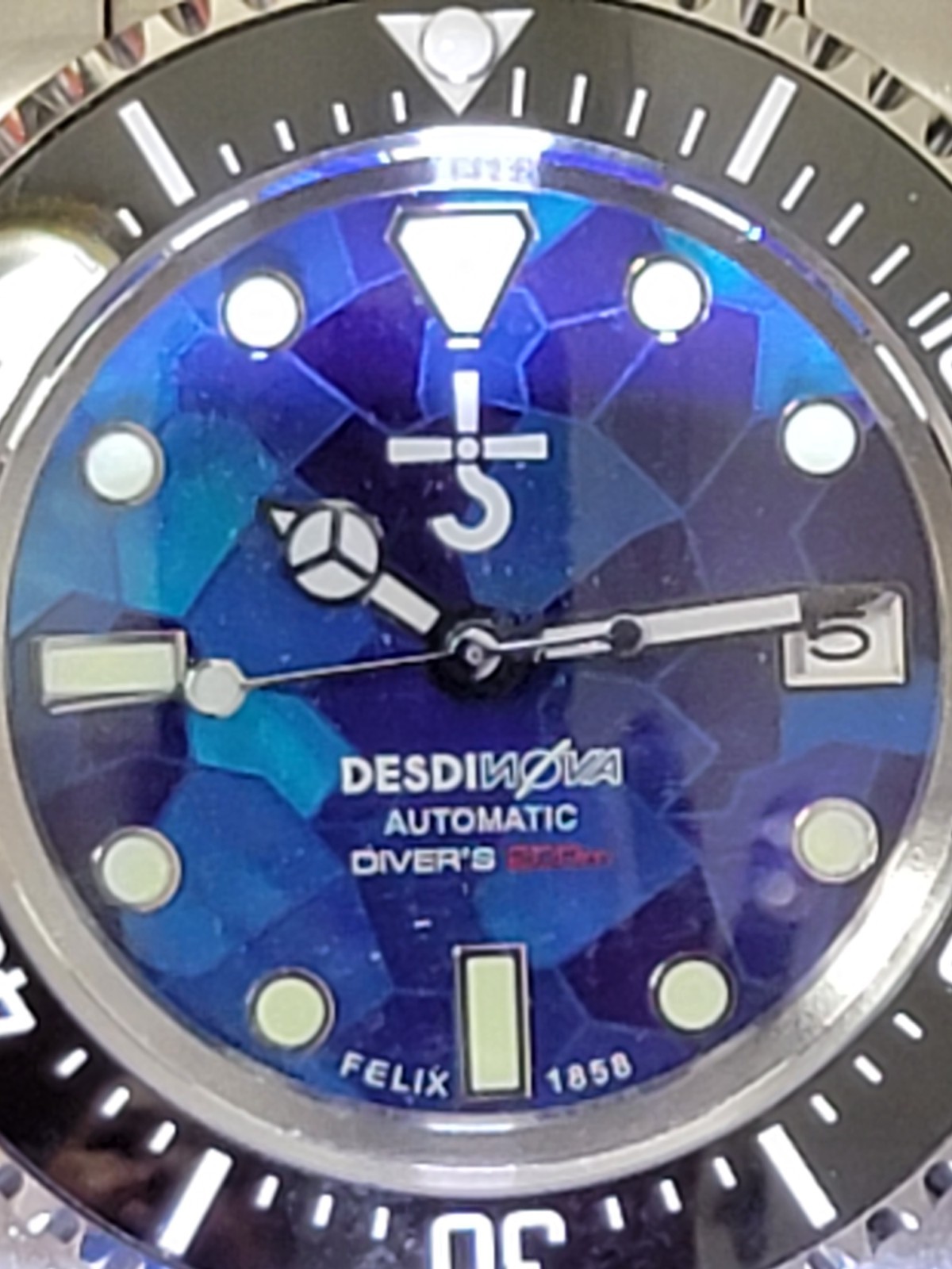 Divers Watch custom NH35 automatic Desdinova Dial Helium Gas Escape Valve Blue