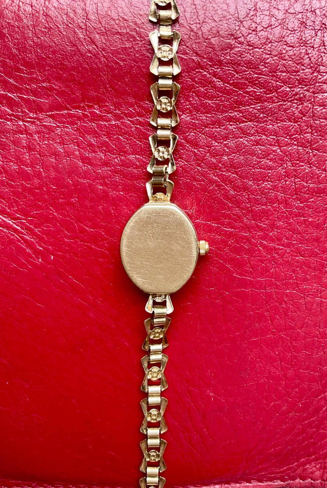 Vintage Sovereign 9K (375) Hallmarked Solid Gold Lady’s Watch, 9K Band 8.8 g