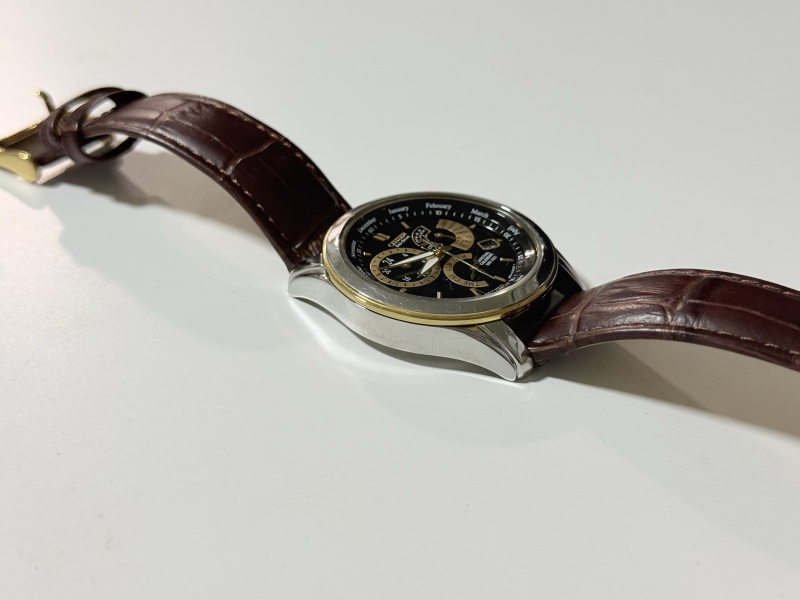 Citizen Eco Drive Watch E870-S015294 Calibre 8700 Gold Silver 2 Tone Black Dial