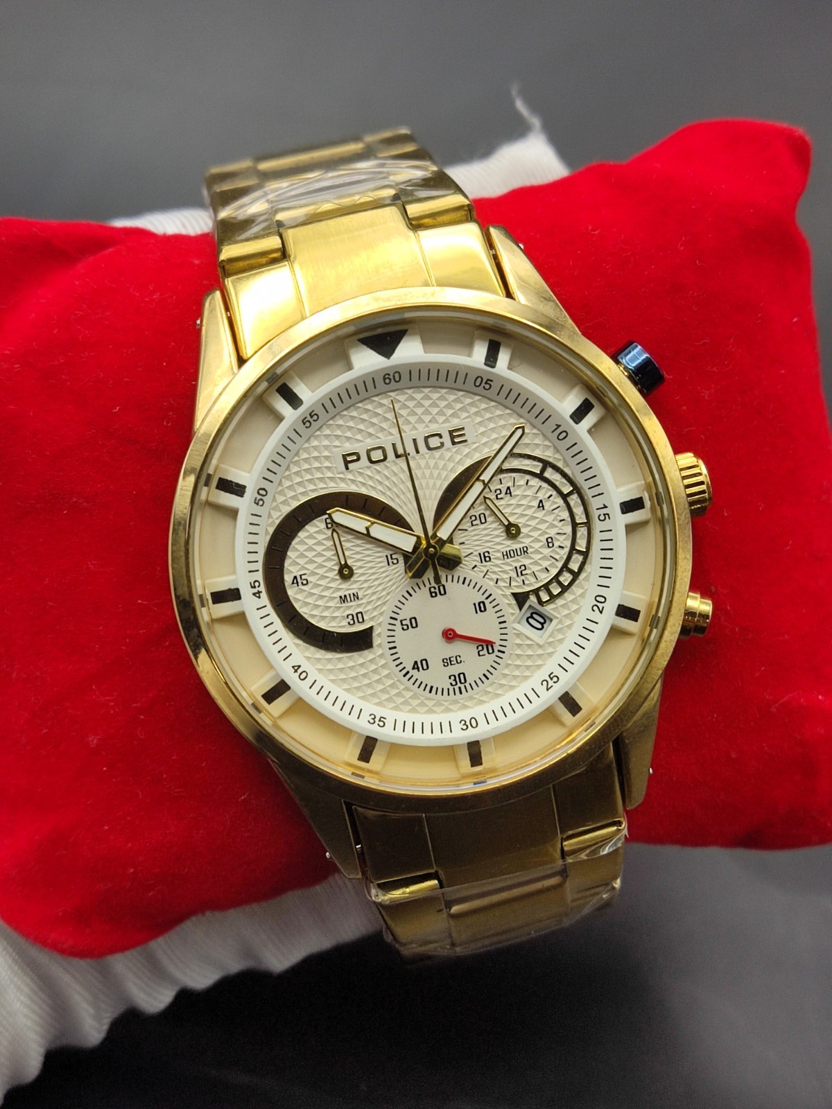 #Refurbished Police Quartz Date Indicator White Dial Analog Men’s Wrist Watch