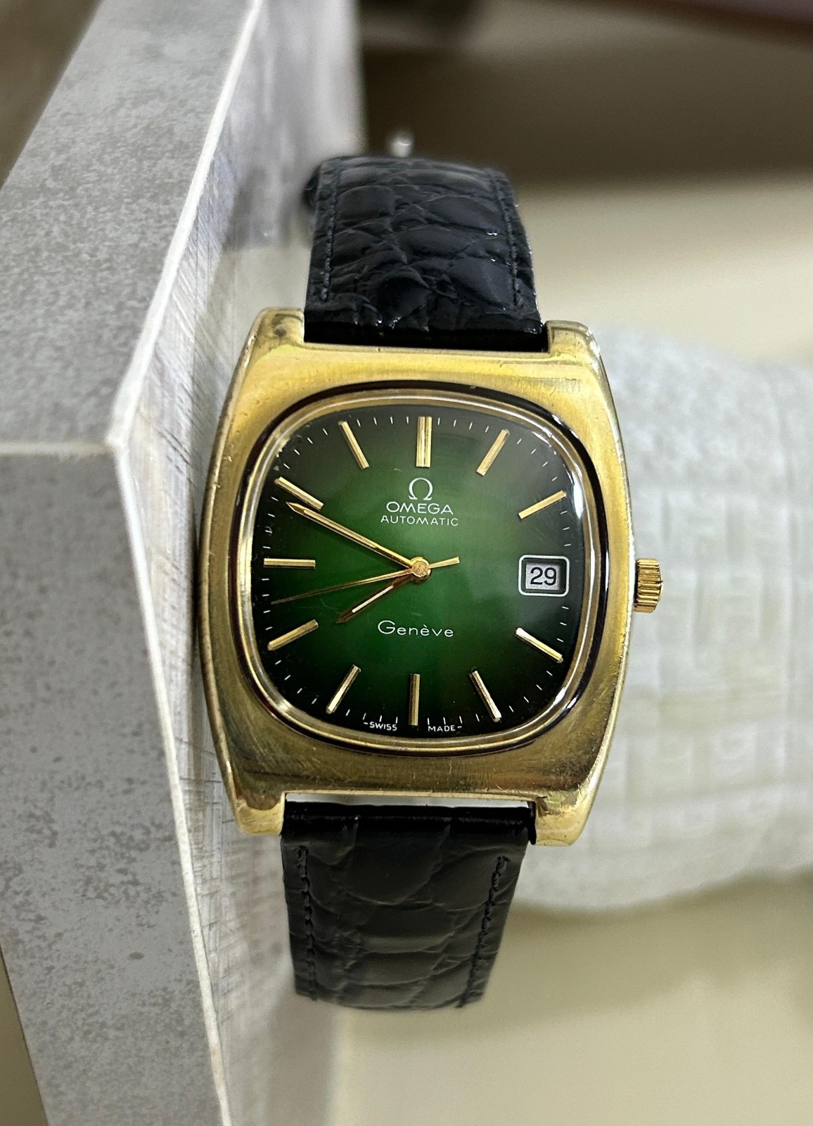 Vintage Omega Genève Automatic Green Dial 166.0190 Gold Plated 1970s Swiss Watch