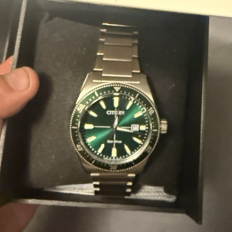 Citizen Men’s Diver Quartz Watch 42mm Green Dial SS Bracelet 100m Date Box