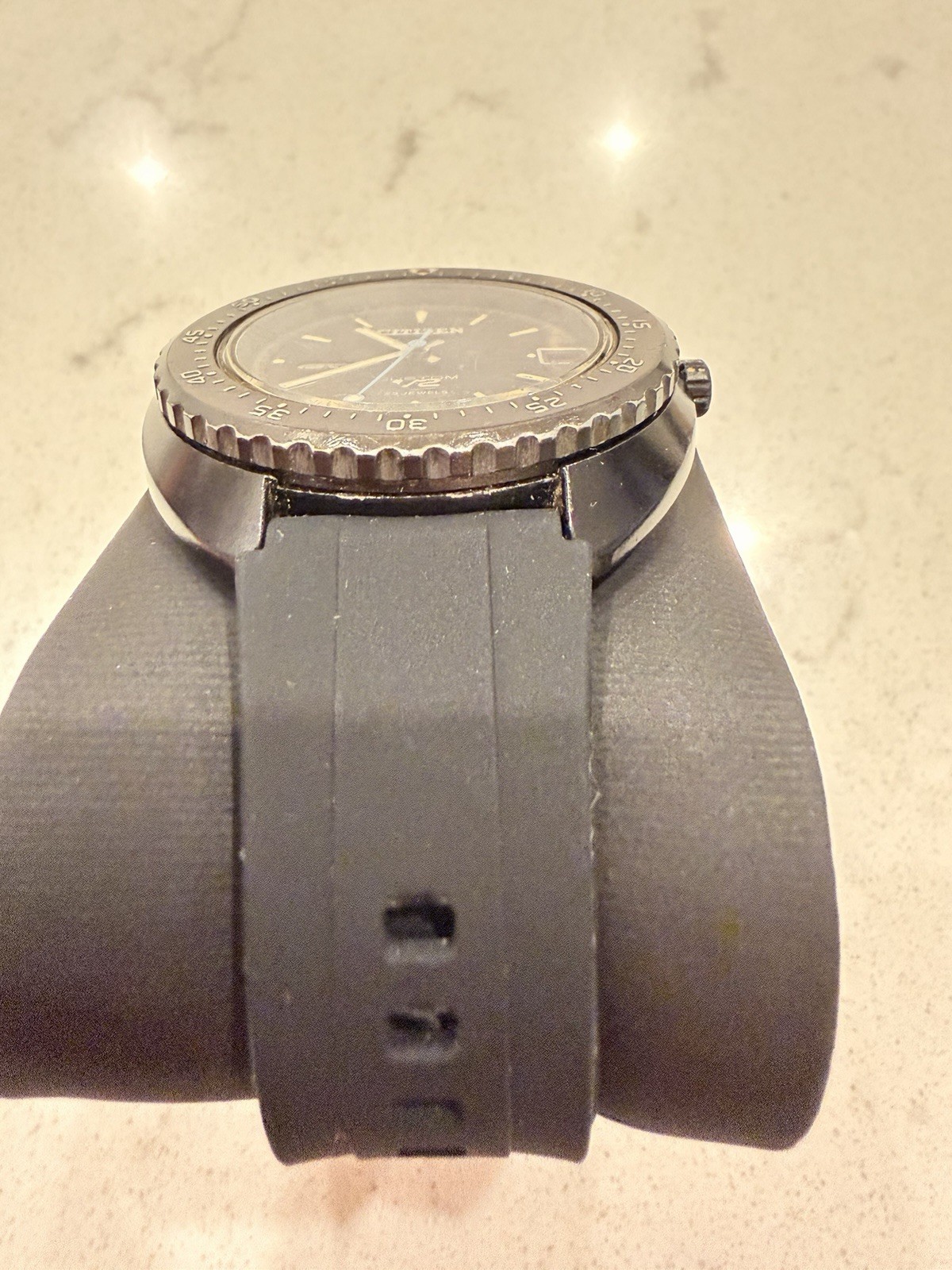 Citizen Custom V2 Blackie 4-720986 Auto 23J Rare White Day/Black Date – Running
