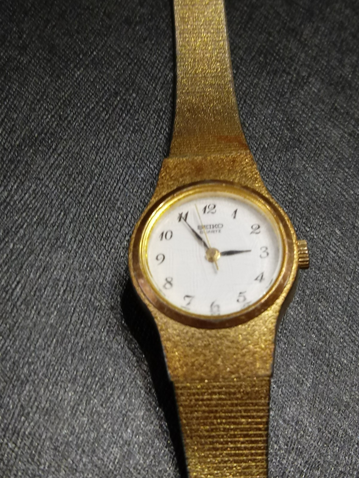 1980’s Ladies Gold Bar Band Seiko Watch Model 8Y21-0020 7 Inches Long