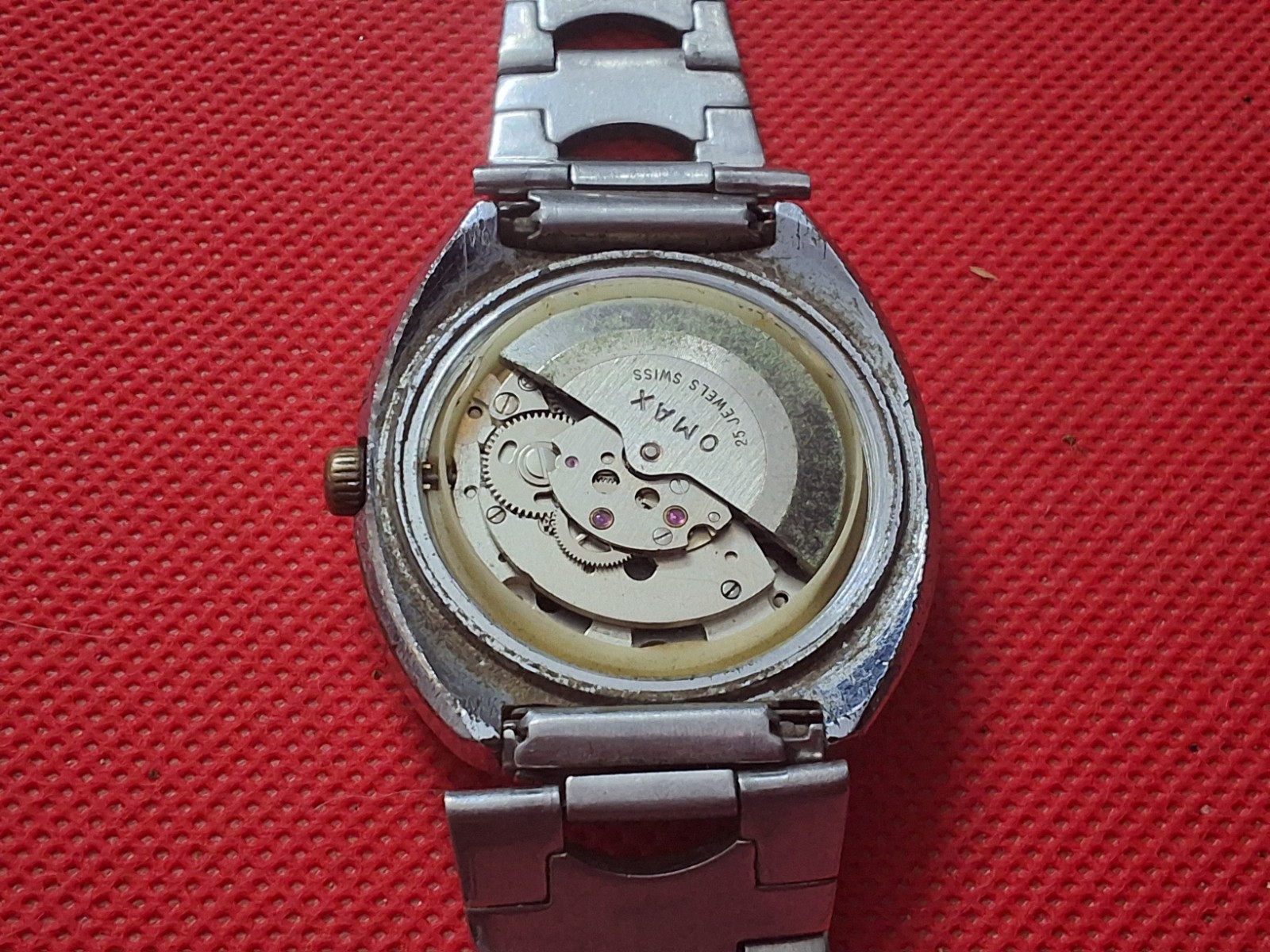 Vintage Omax Crystal 7 Automatic 25 Jewels Day/Date Wrist Watch Swiss made.