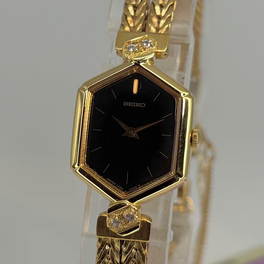 Unused SEIKO bracelet QZ wristwatch with diamonds battery replaced