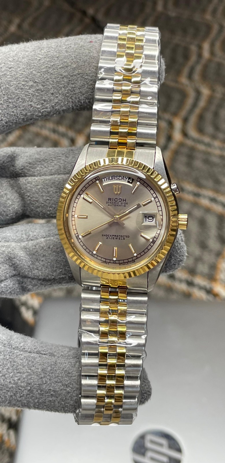 Ricoh President Dynamic Wide Automatic Two Tone 21 jewels Wrist watch japan