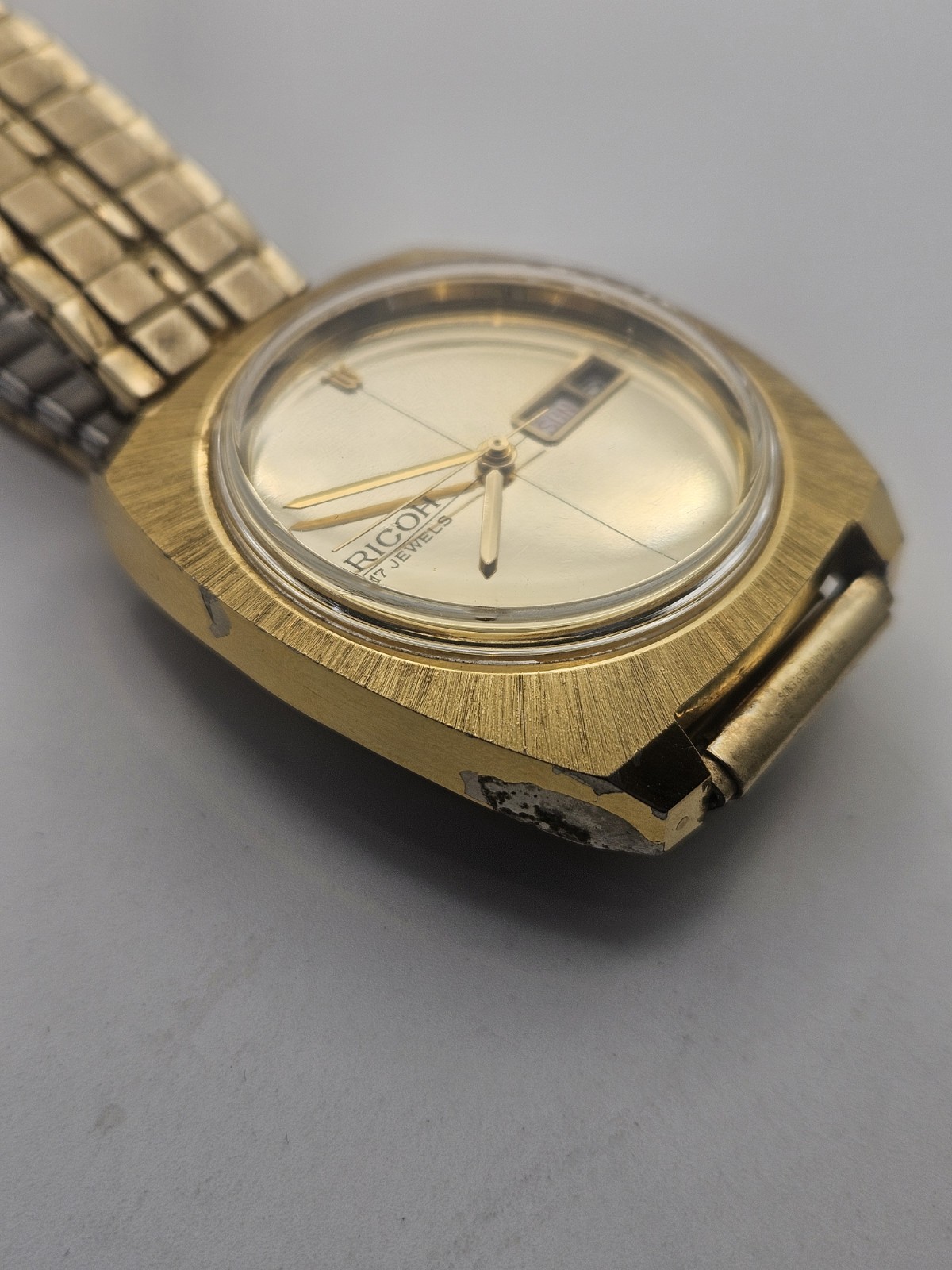 ​Vintage Ricoh 17J Automatic Watch – Eye-Catching Mirrored Gold Dial. Working