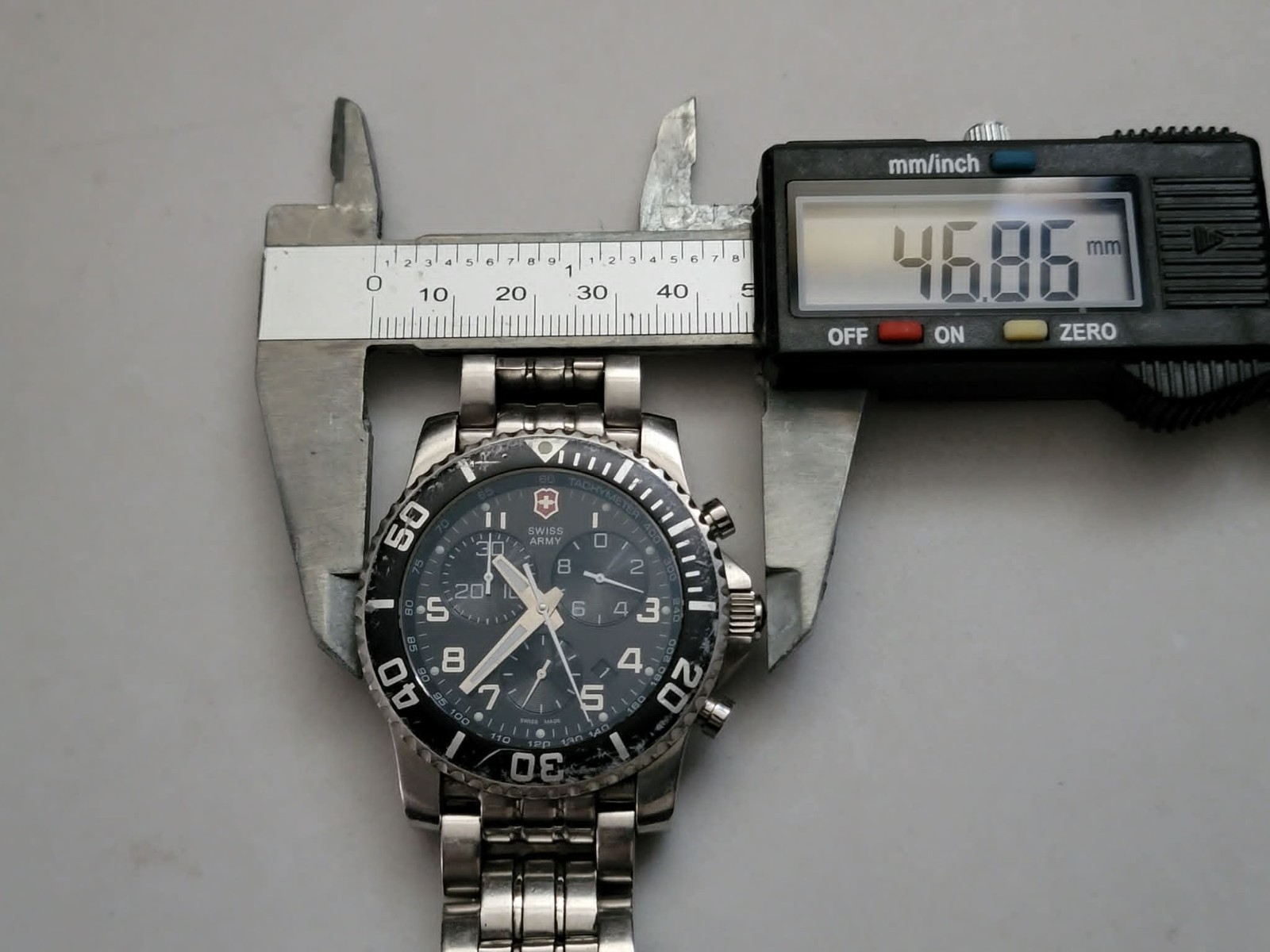 Victorinox Swiss Army Maverick II Chronograph Men Watch – Running