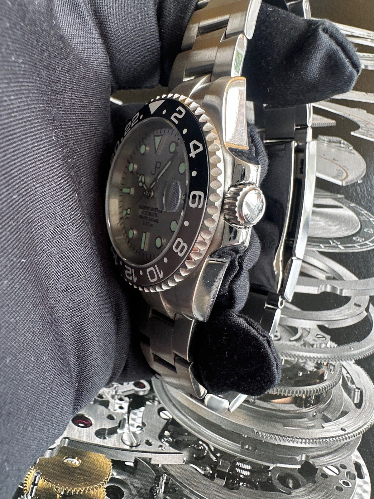 seiko nh35 JP custom 40m automatic White/silver Opaline Dial Black & Grey Bezel
