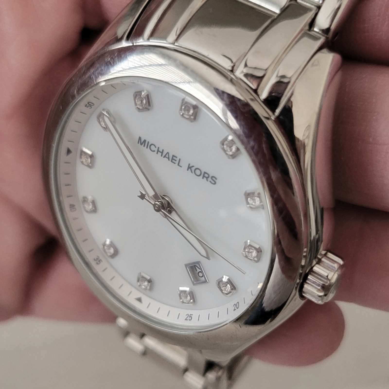 Michael Kors Womens Watch Large Silver Tone Round White Face w/ Date MK-5325 EUC