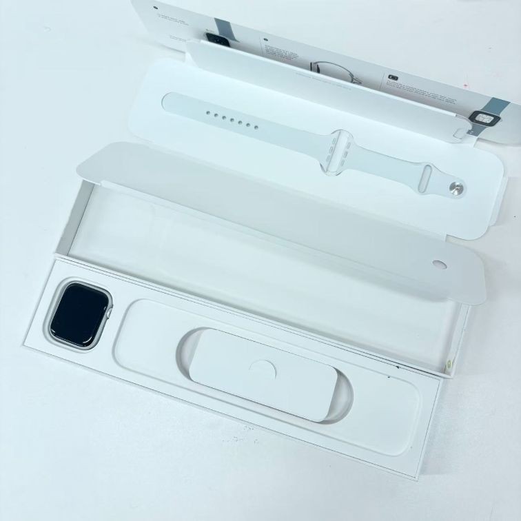 One Only Apple Watch Series 8 (GPS Model) 45mm Silver Aluminum Case with White S