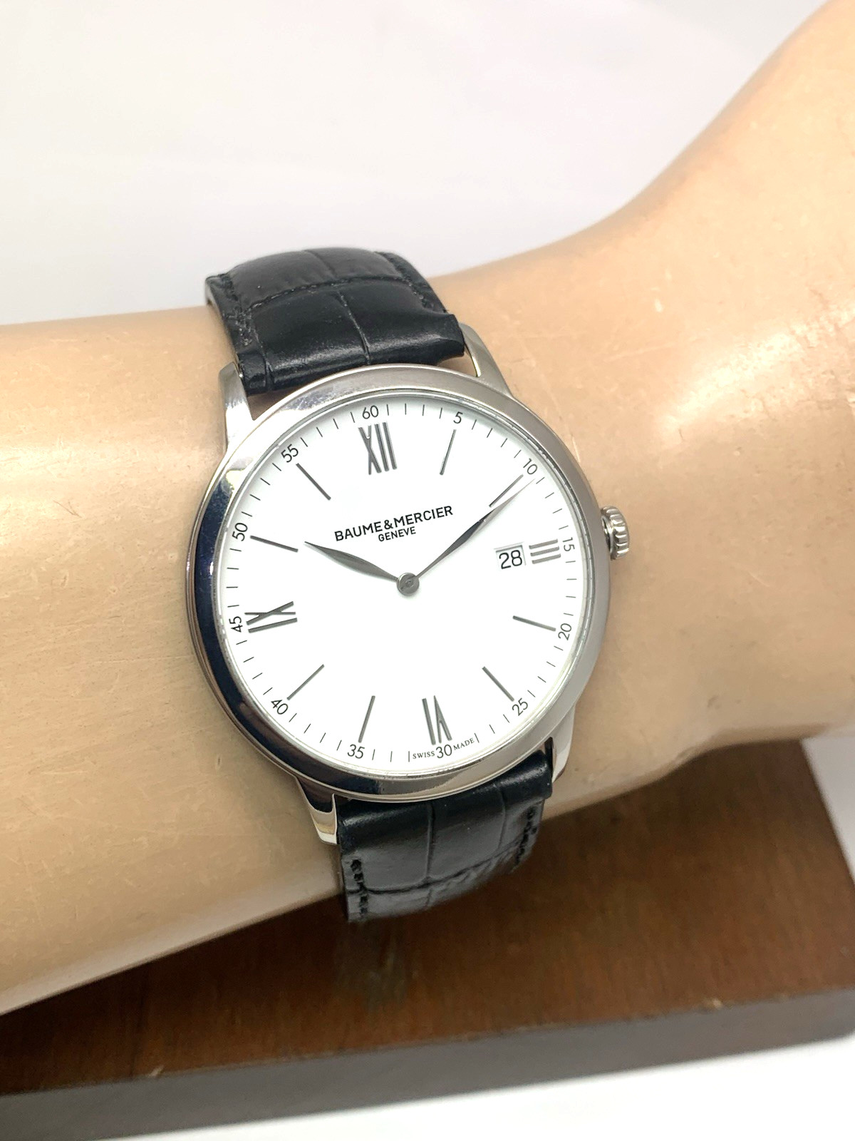 Baume & Mercier Men’s Watch 10323 Classima Swiss Quartz White Dial Leather 40mm