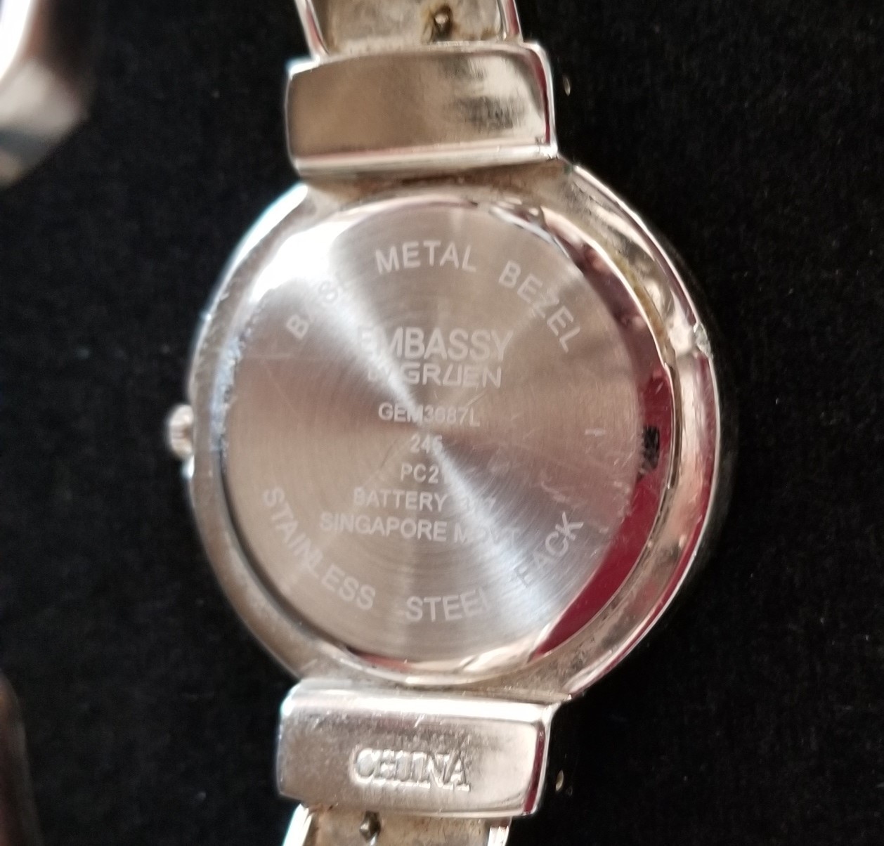 Embassy by Gruen Silver Tone Cuff Watch Heart Spring Arms 6.5″ Closed New Batt.